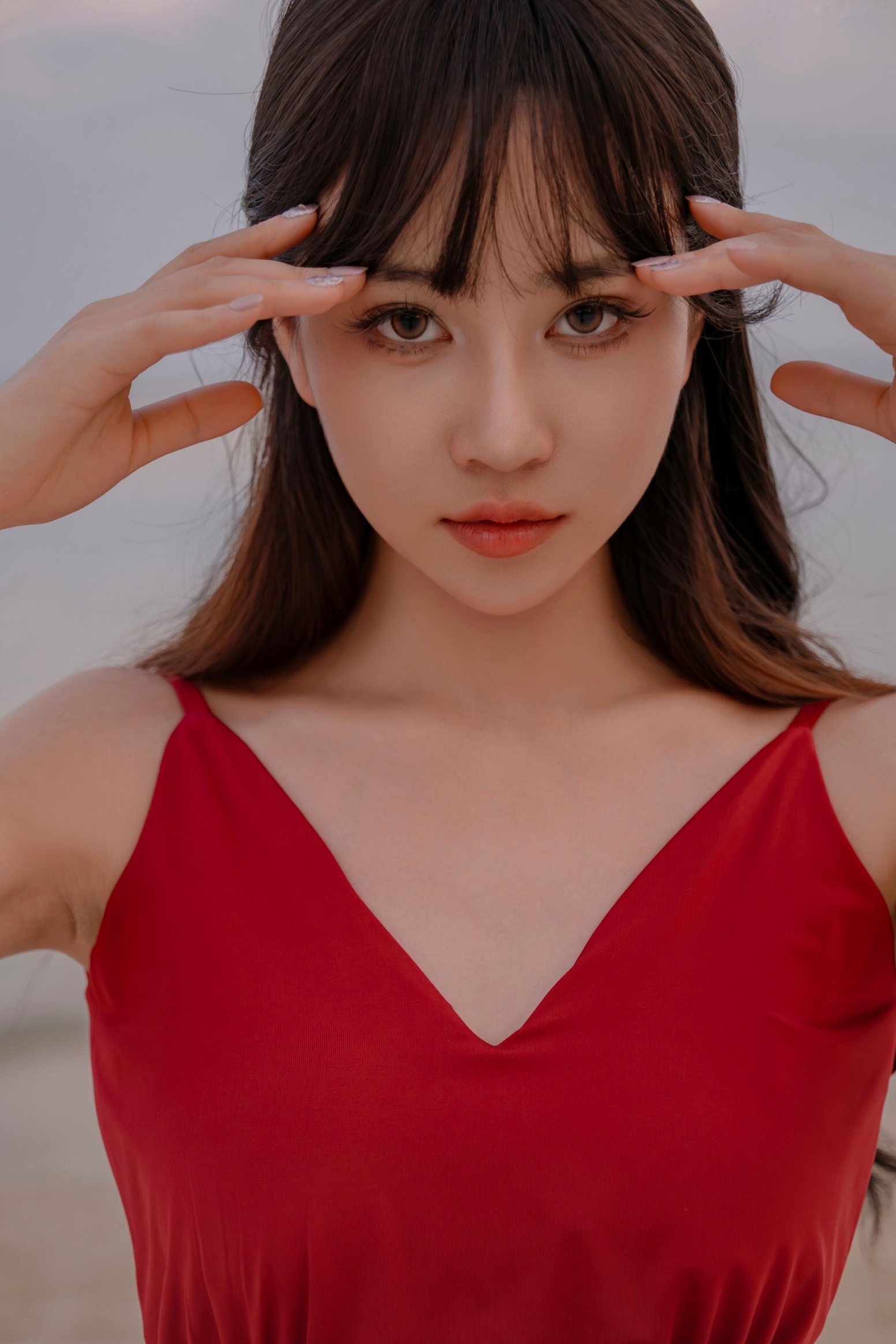 《年年-言遇》户外无圣光红裙性感写真 泳池畔大尺度女神美图