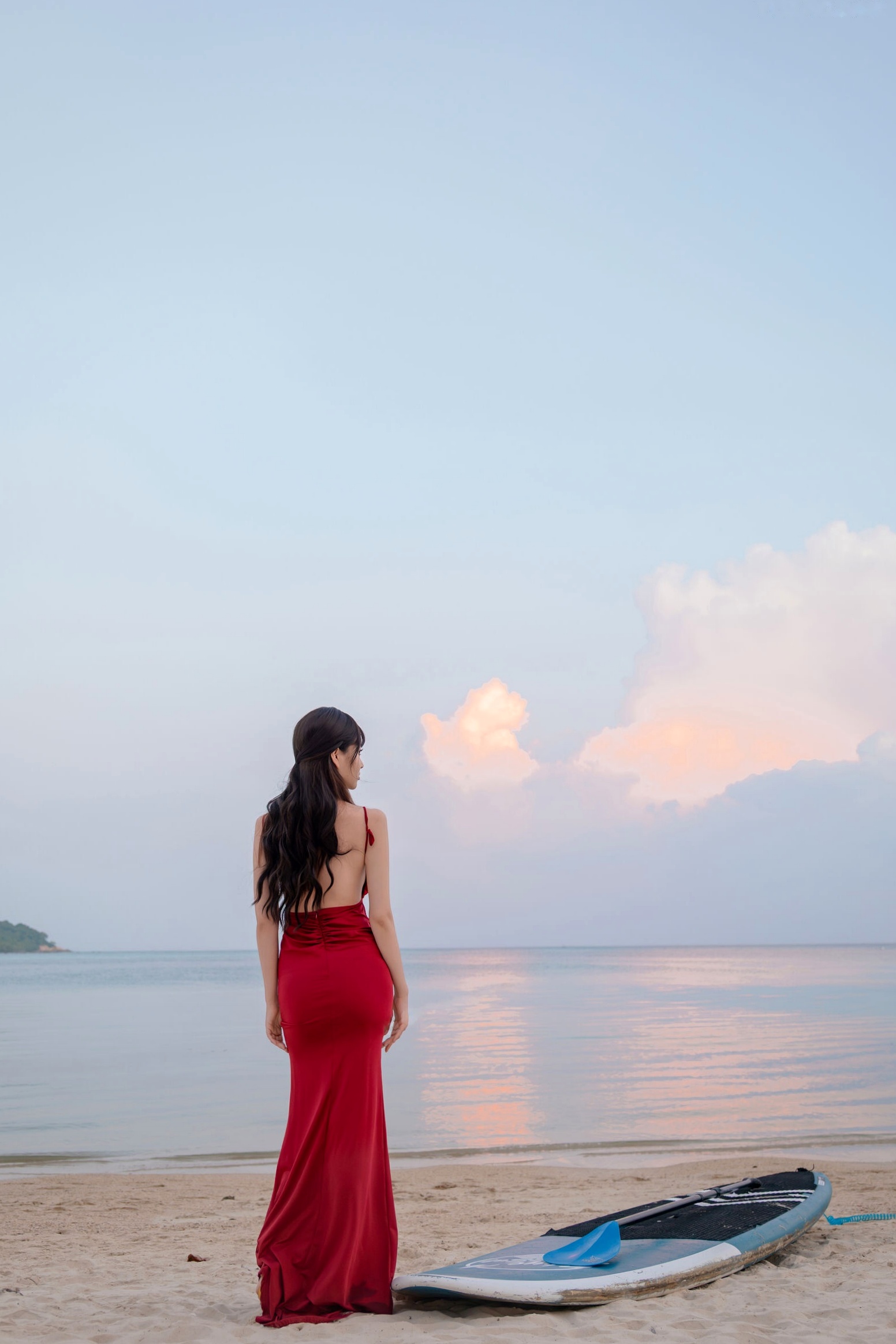 《年年-言遇》户外无圣光红裙性感写真 泳池畔大尺度女神美图
