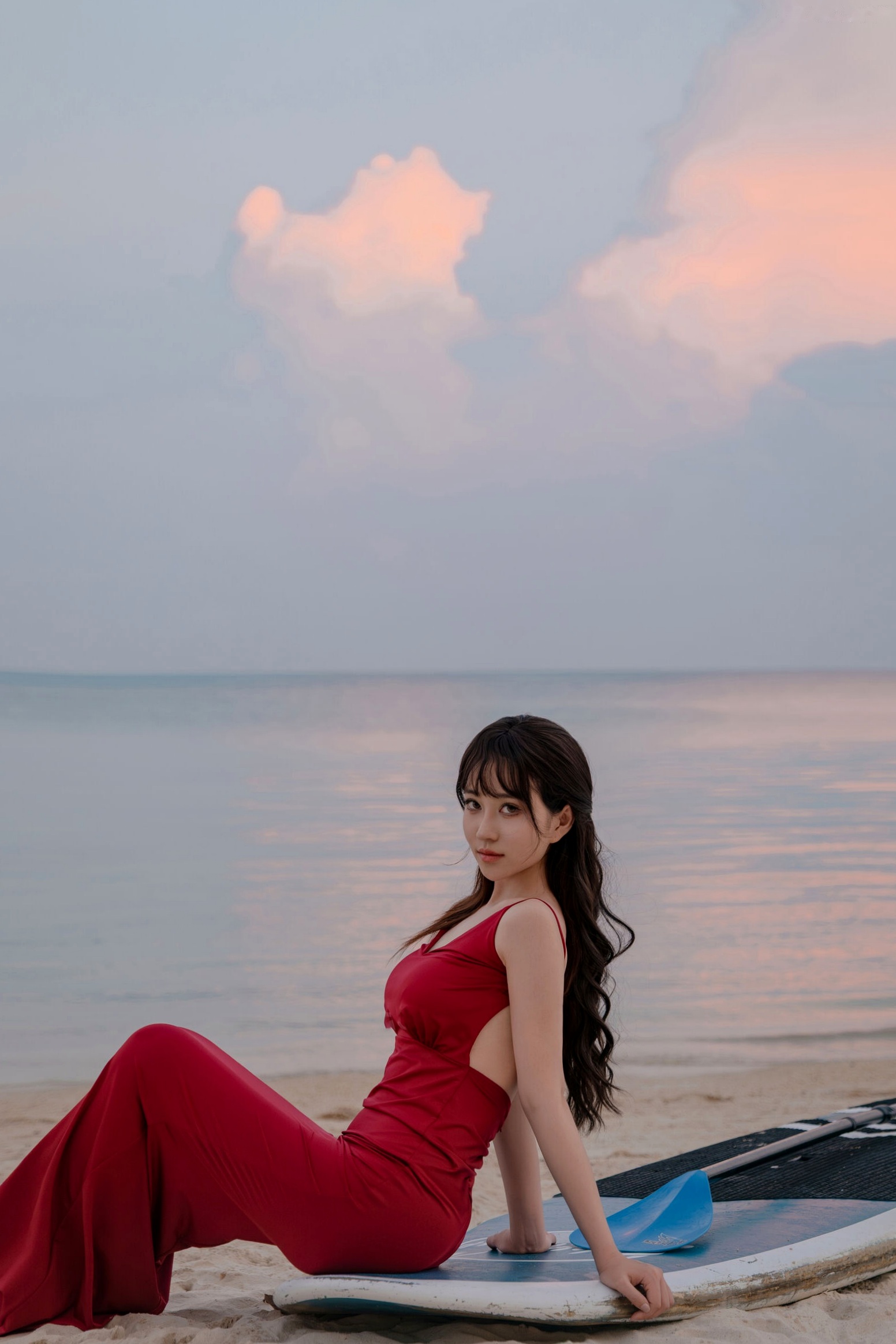 《年年-言遇》户外无圣光红裙性感写真 泳池畔大尺度女神美图
