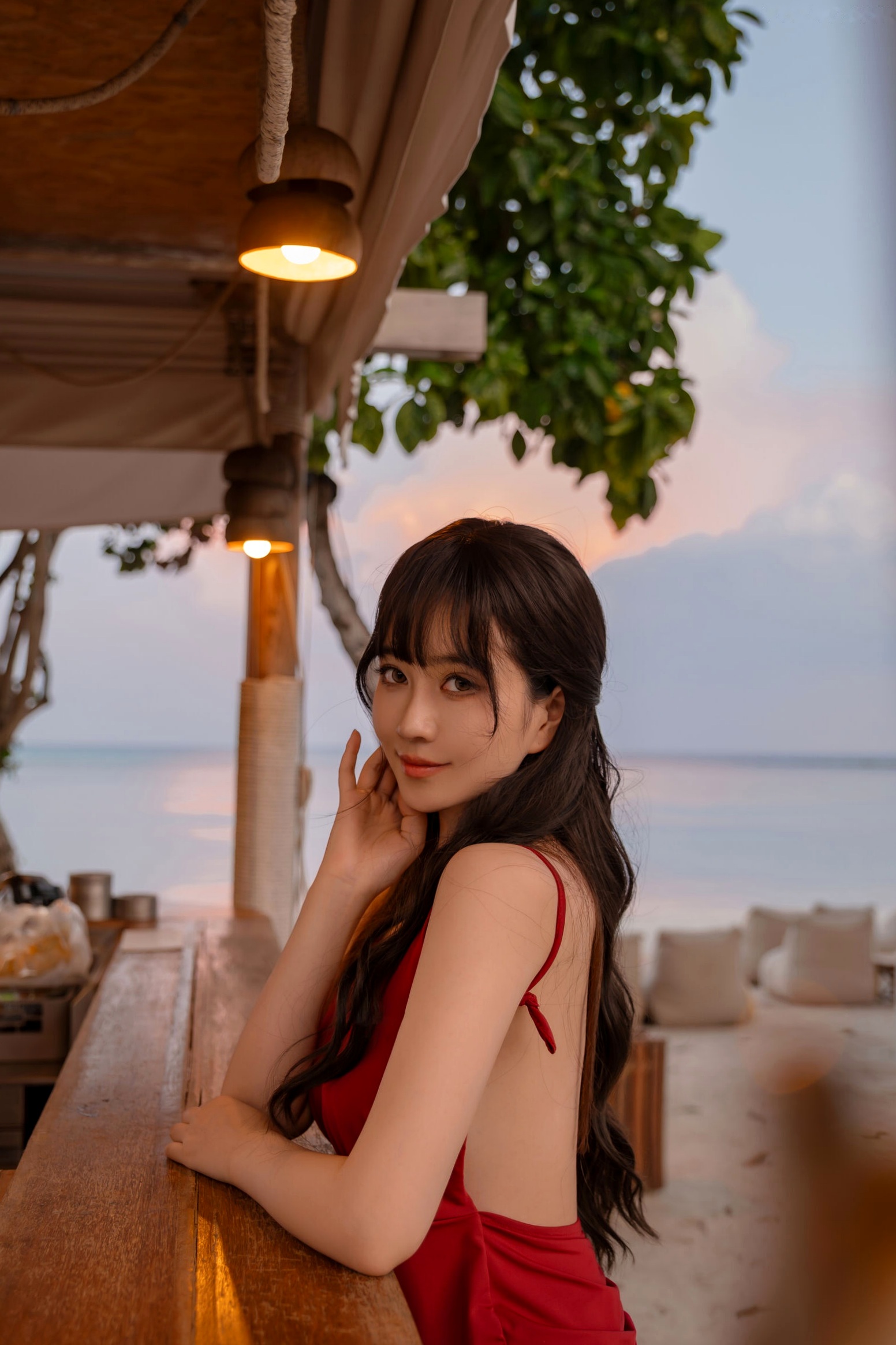 《年年-言遇》户外无圣光红裙性感写真 泳池畔大尺度女神美图
