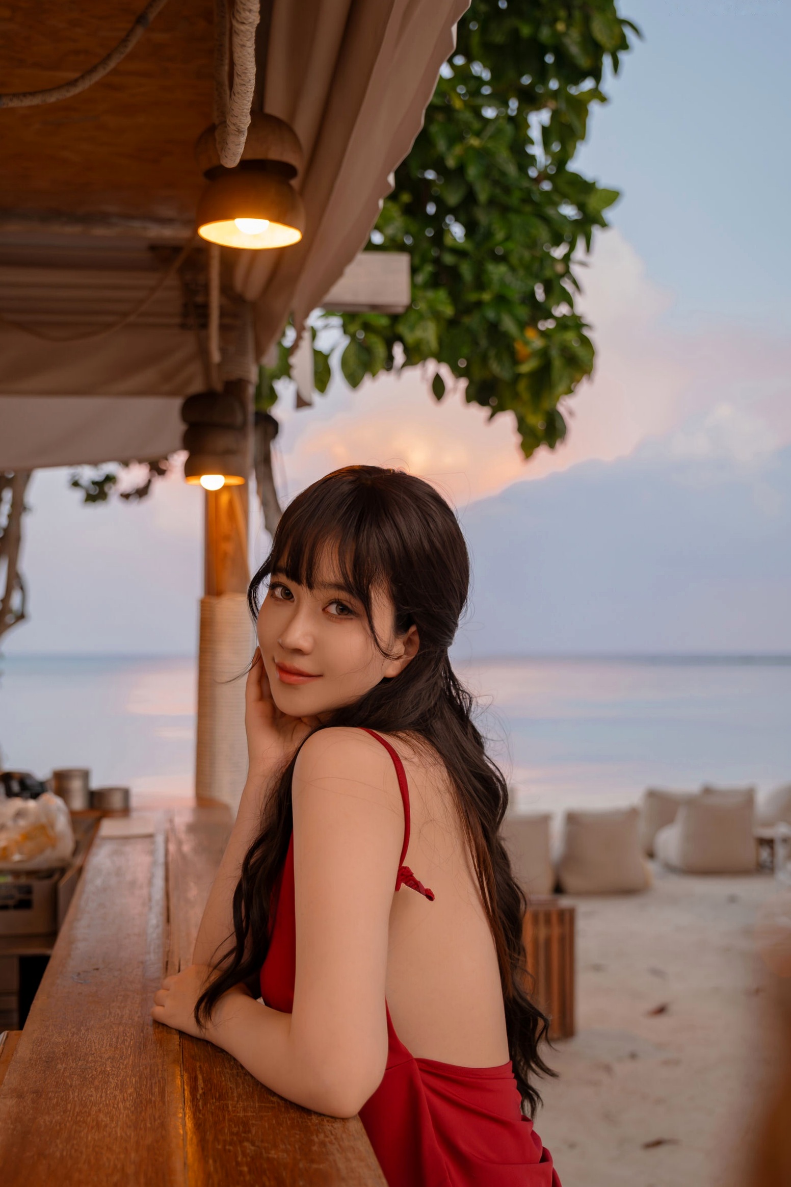 《年年-言遇》户外无圣光红裙性感写真 泳池畔大尺度女神美图