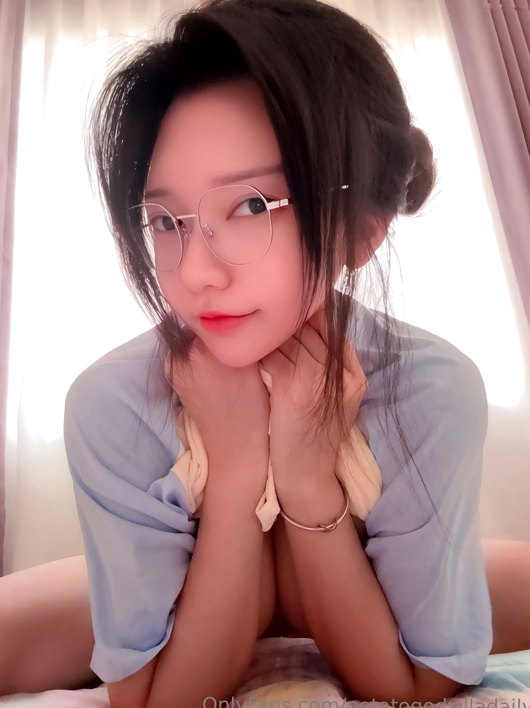 Potato-Godzilla-OnlyFans-Nude-Oct-2025 室内居家私房童颜巨乳大尺度诱惑写真