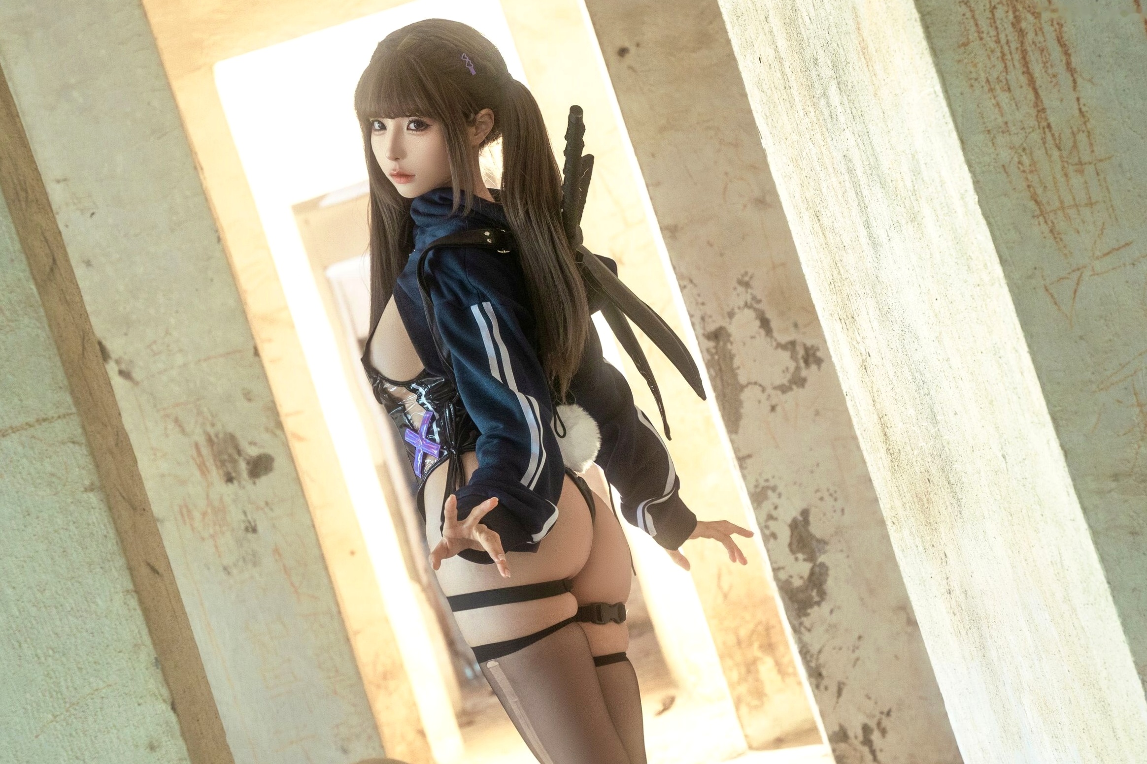 蠢沫沫-废宅黑胶 废墟战术黑胶兔女郎 角色扮演性感黑丝美腿写真