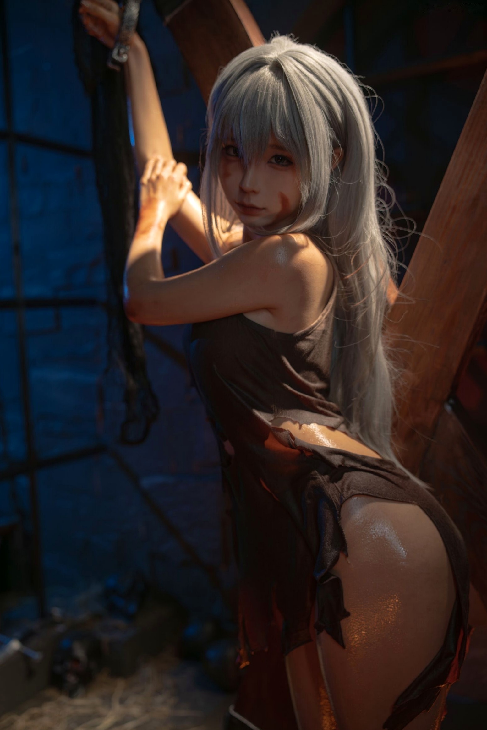 《蠢沫沫-奴隶少女希尔薇》地牢铁链战损风角色扮演性感大尺度写真