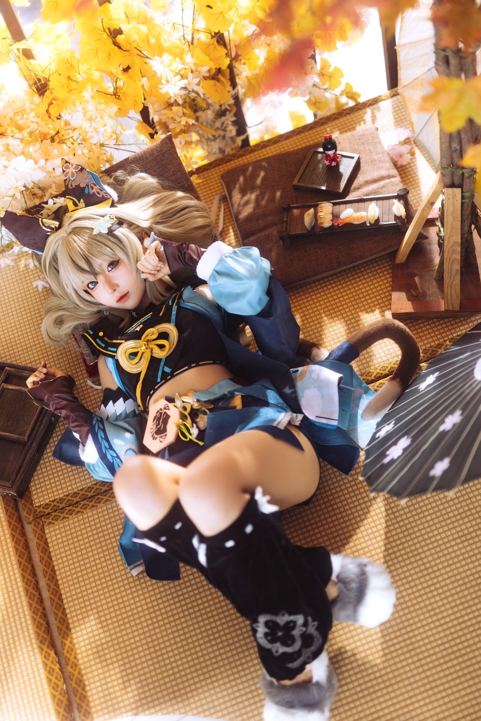 蠢沫沫《原神》绮良良Cosplay写真 纸箱猫娘和风枫叶萌系可爱美图