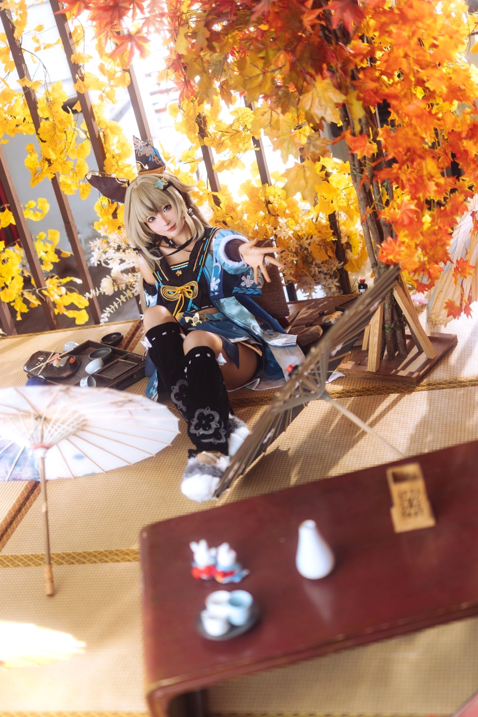 蠢沫沫《原神》绮良良Cosplay写真 纸箱猫娘和风枫叶萌系可爱美图