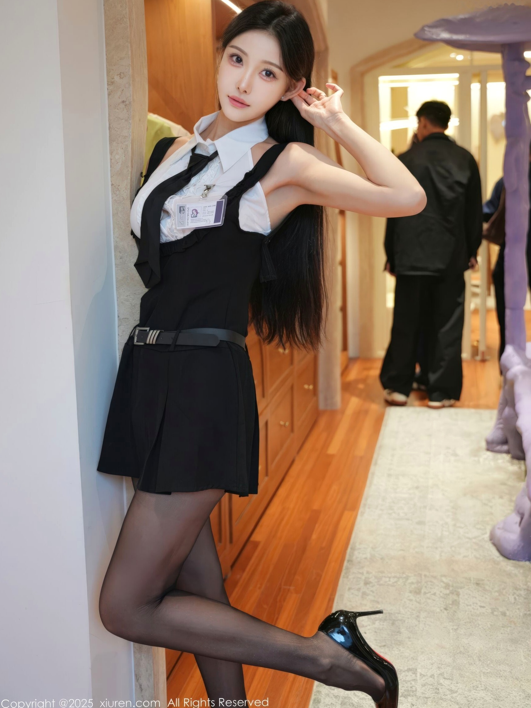 XiuRen秀人网-11052-梨霜儿-金允希Yuki-姐妹花黑裙黑丝红色运动服-性感私房美腿诱惑