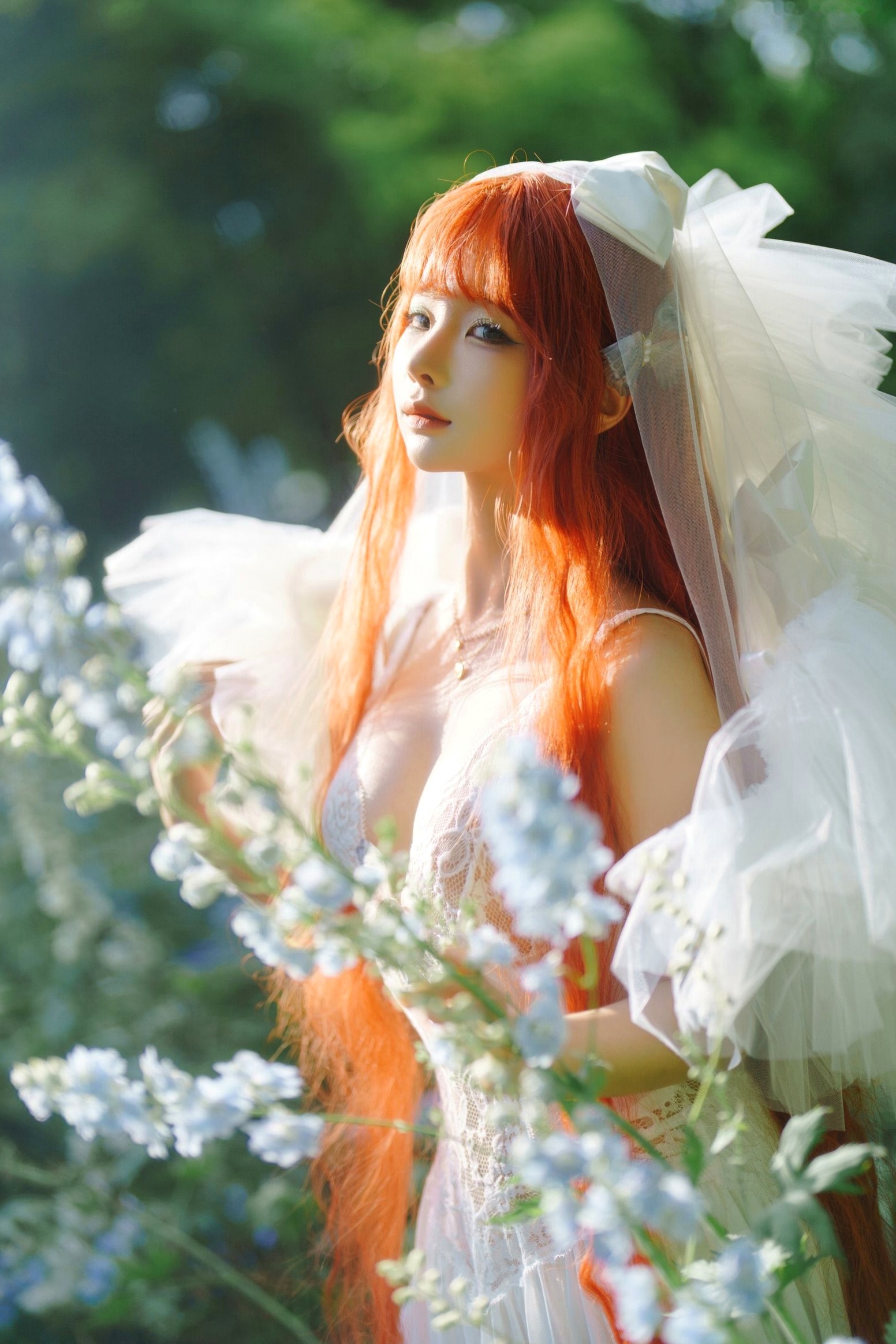 蠢沫沫-花丛婚纱 户外唯美仙女写真 纯欲白色婚纱角色扮演
