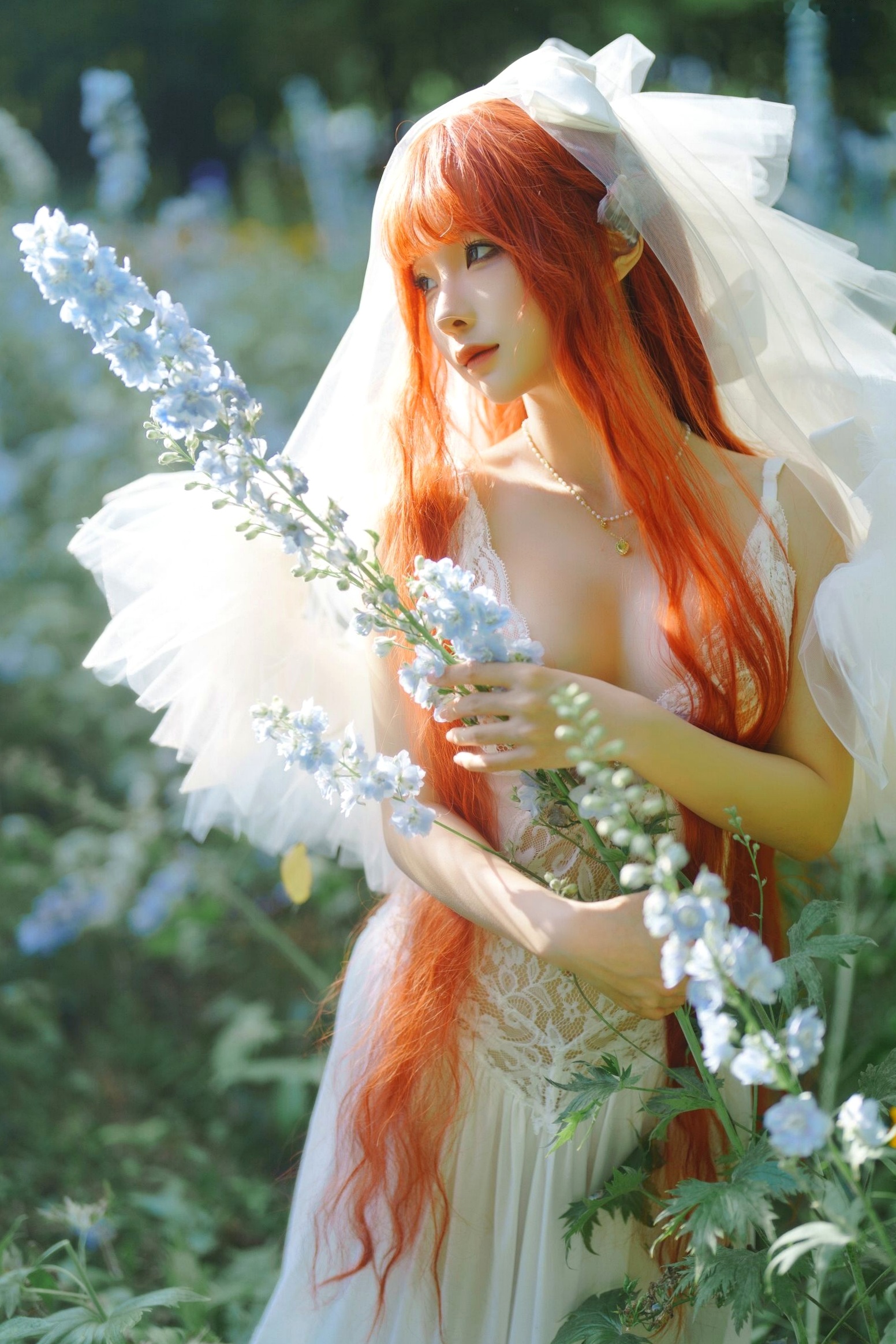 蠢沫沫-花丛婚纱 户外唯美仙女写真 纯欲白色婚纱角色扮演