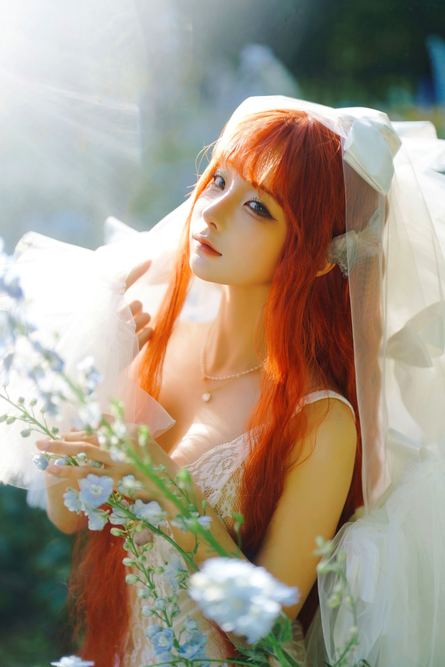 蠢沫沫-花丛婚纱 户外唯美仙女写真 纯欲白色婚纱角色扮演