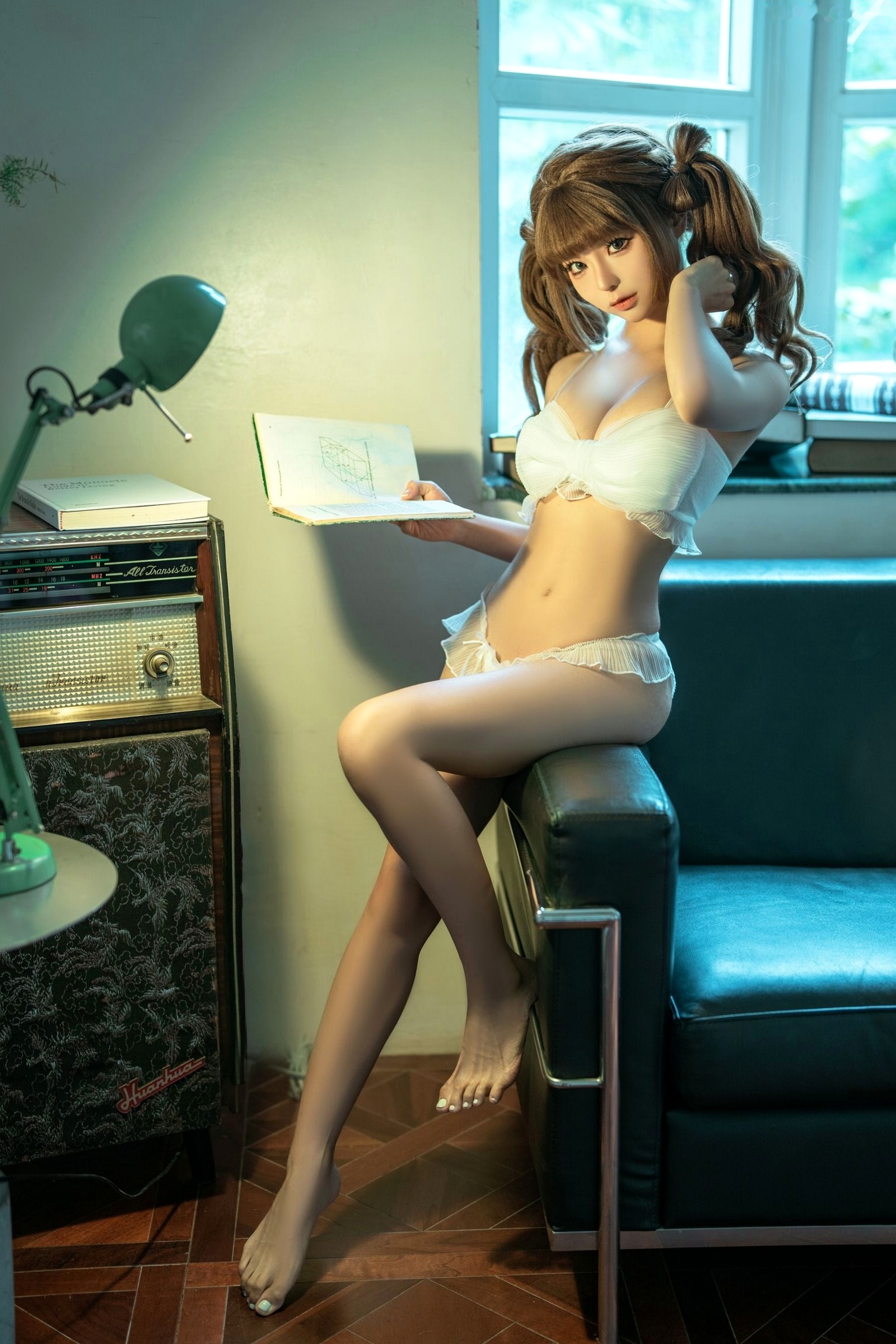 蠢沫沫-睡衣粉色蕾丝内衣暖光私房诱惑写真