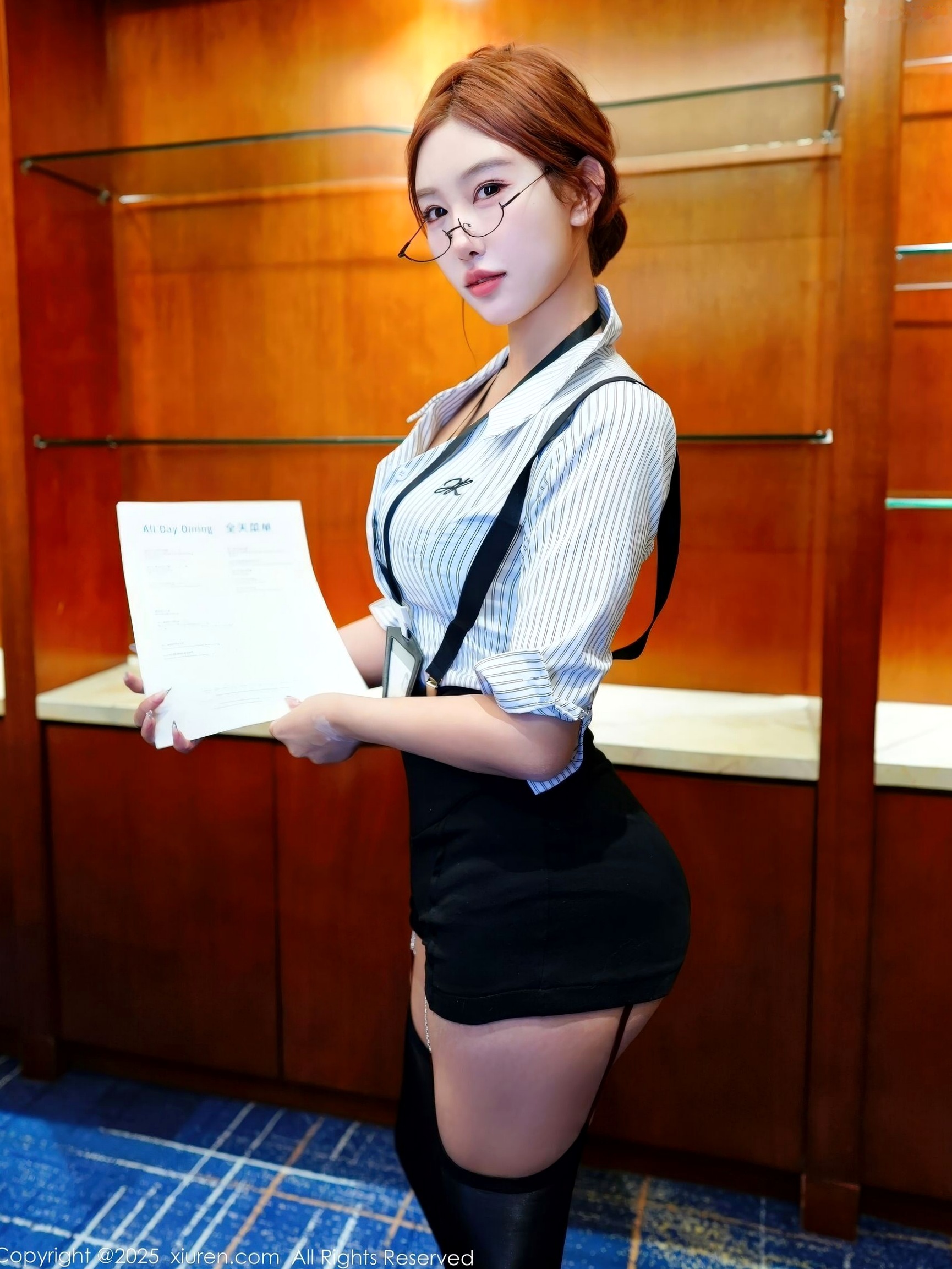 XiuRen秀人网-11104-金允希Yuki-性感职场OL条纹衬衫黑短裙吊带黑丝诱惑私房套图-2025.12.12