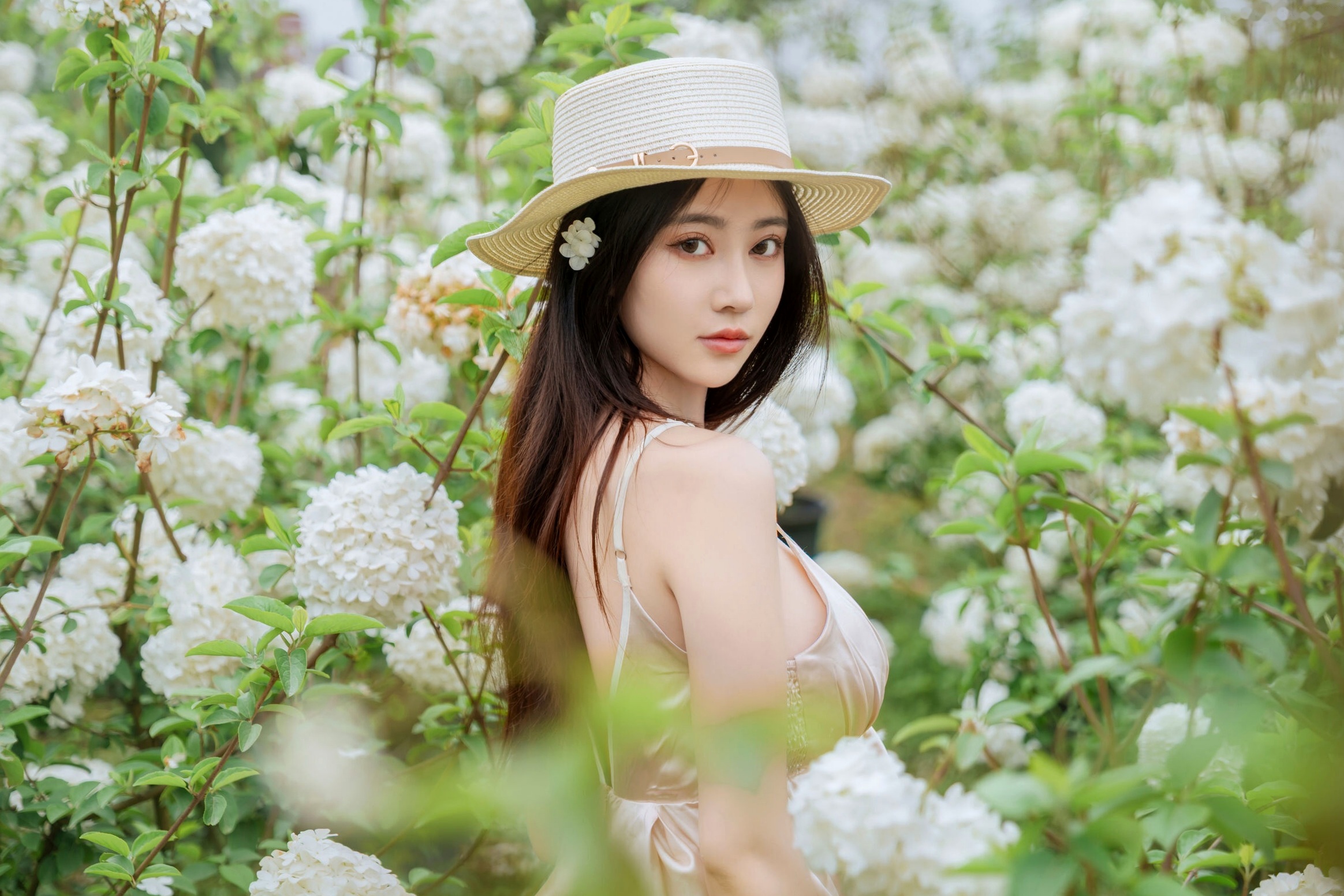 年年-木绣球:深林花海下的清纯与诱惑,户外写真,白皙女神唯美私房照