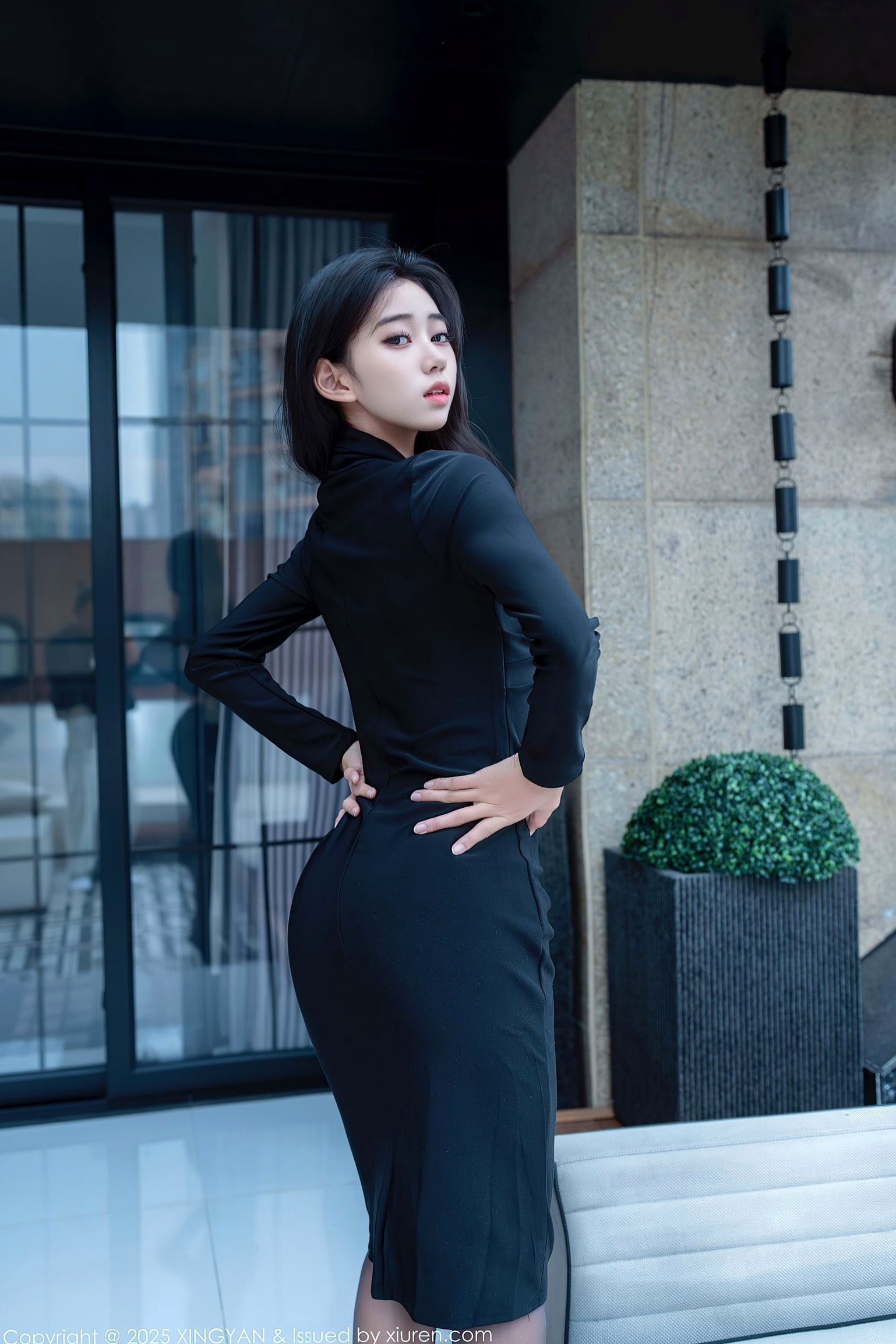 XingYan星颜社-426-时安安:都市高冷女神黑色连衣裙黑丝私房写真,极致诱惑,展现绝美身姿与都市轻熟魅力