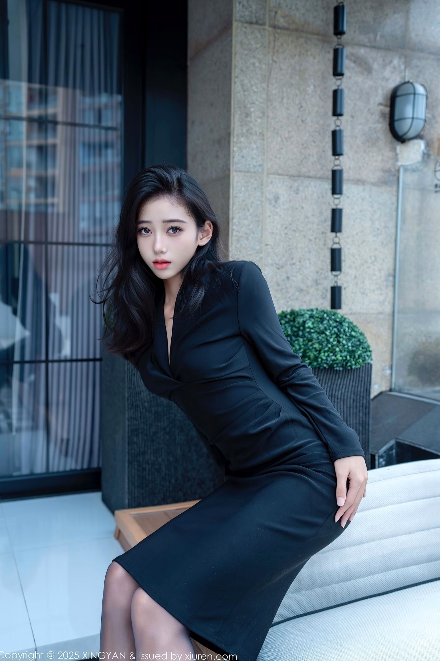XingYan星颜社-426-时安安:都市高冷女神黑色连衣裙黑丝私房写真,极致诱惑,展现绝美身姿与都市轻熟魅力