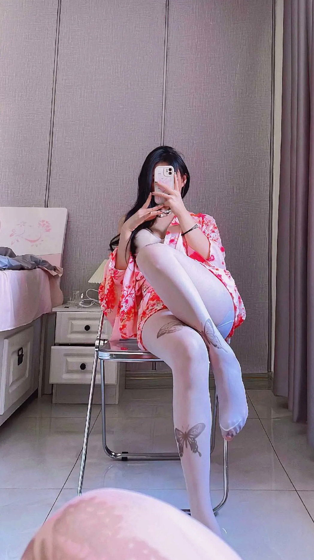 姐姐Lalion - 粉嫩樱花睡袍诱惑,白色丝袜美腿室内私房写真实拍
