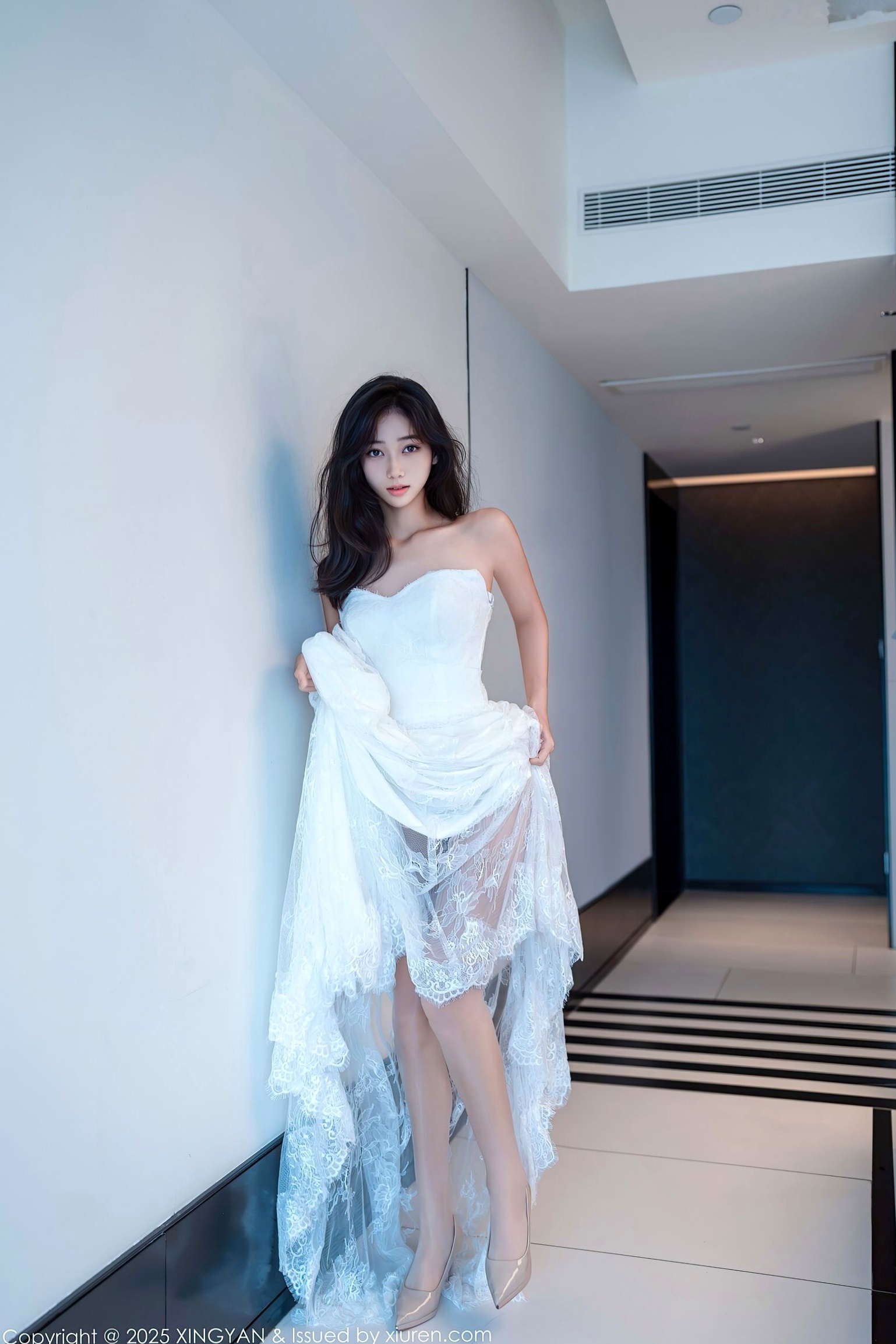 星颜社时安安419白色抹胸连衣裙白丝私房照,清纯女神极致诱惑,尽显曼妙身姿与极致美腿