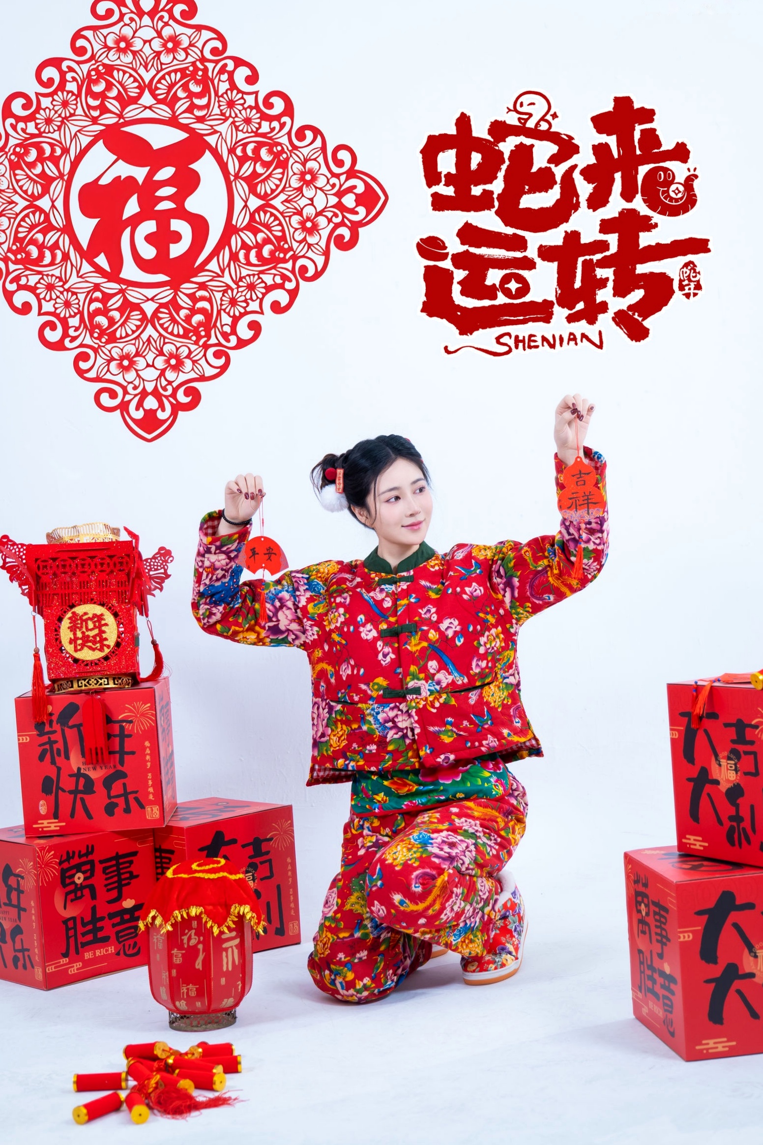 《年年Nnian-蛇来运转》:新年主题性感大尺度写真,红火印花美背诱惑,身材傲人