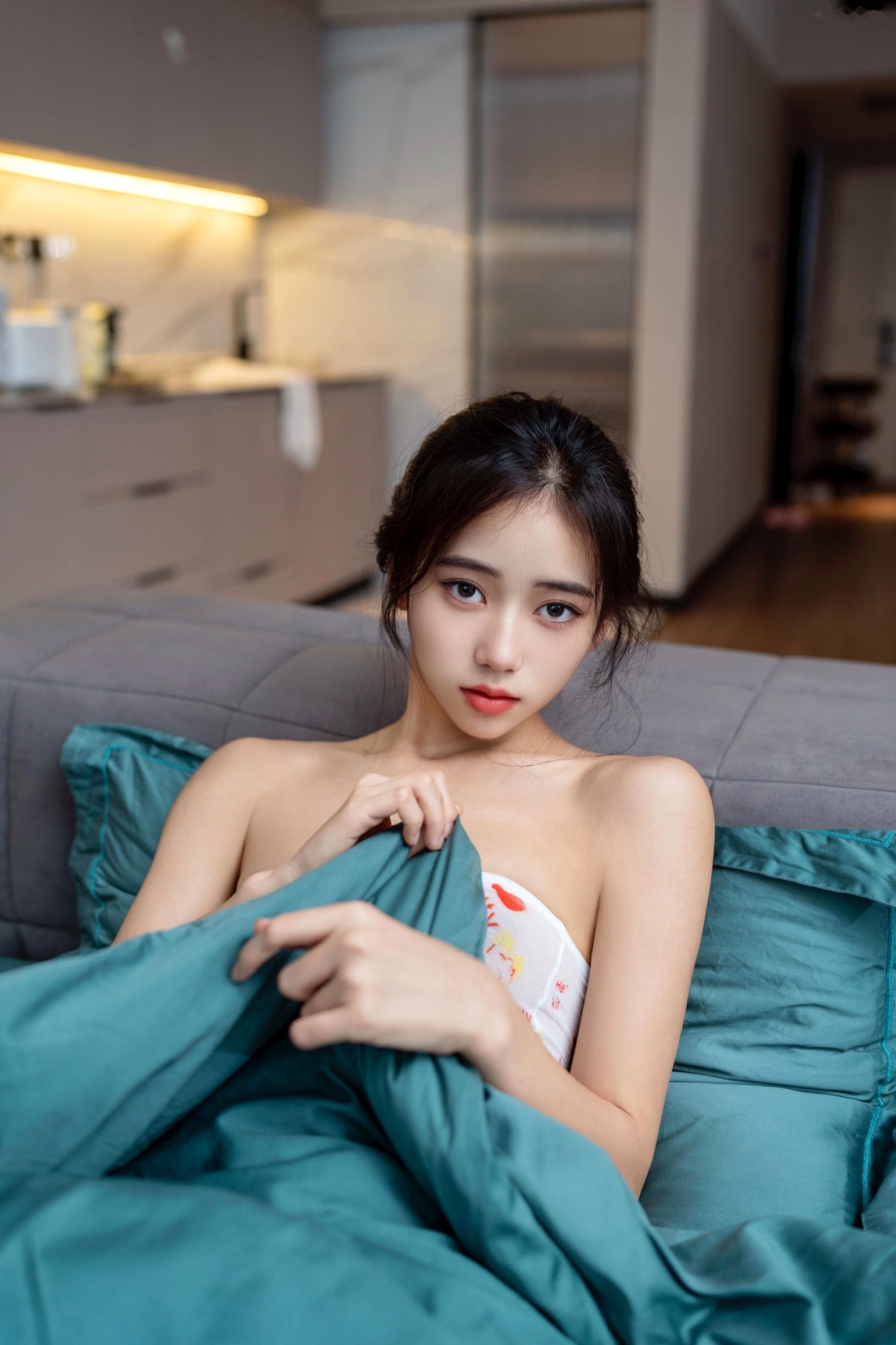 星颜社:时安安新人首秀·白色童真内衣配白丝,柔韧身段极致诱惑私房大尺度写真