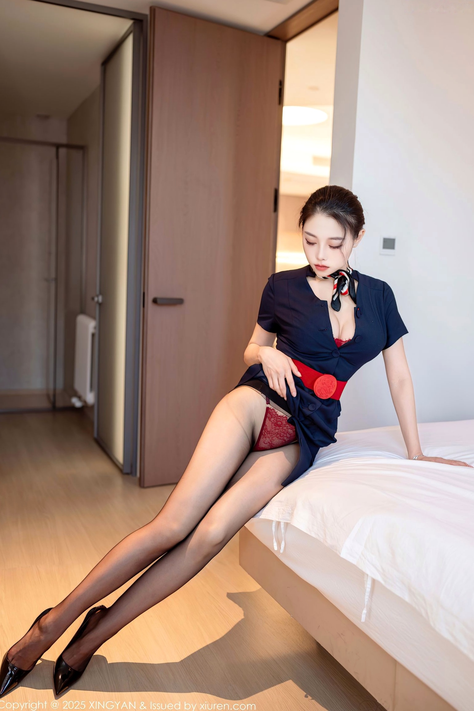 XingYan星颜社354-清妙-空姐制服诱惑,红色蕾丝内衣搭配黑丝美腿,酒店私房大尺度写真,极致撩人
