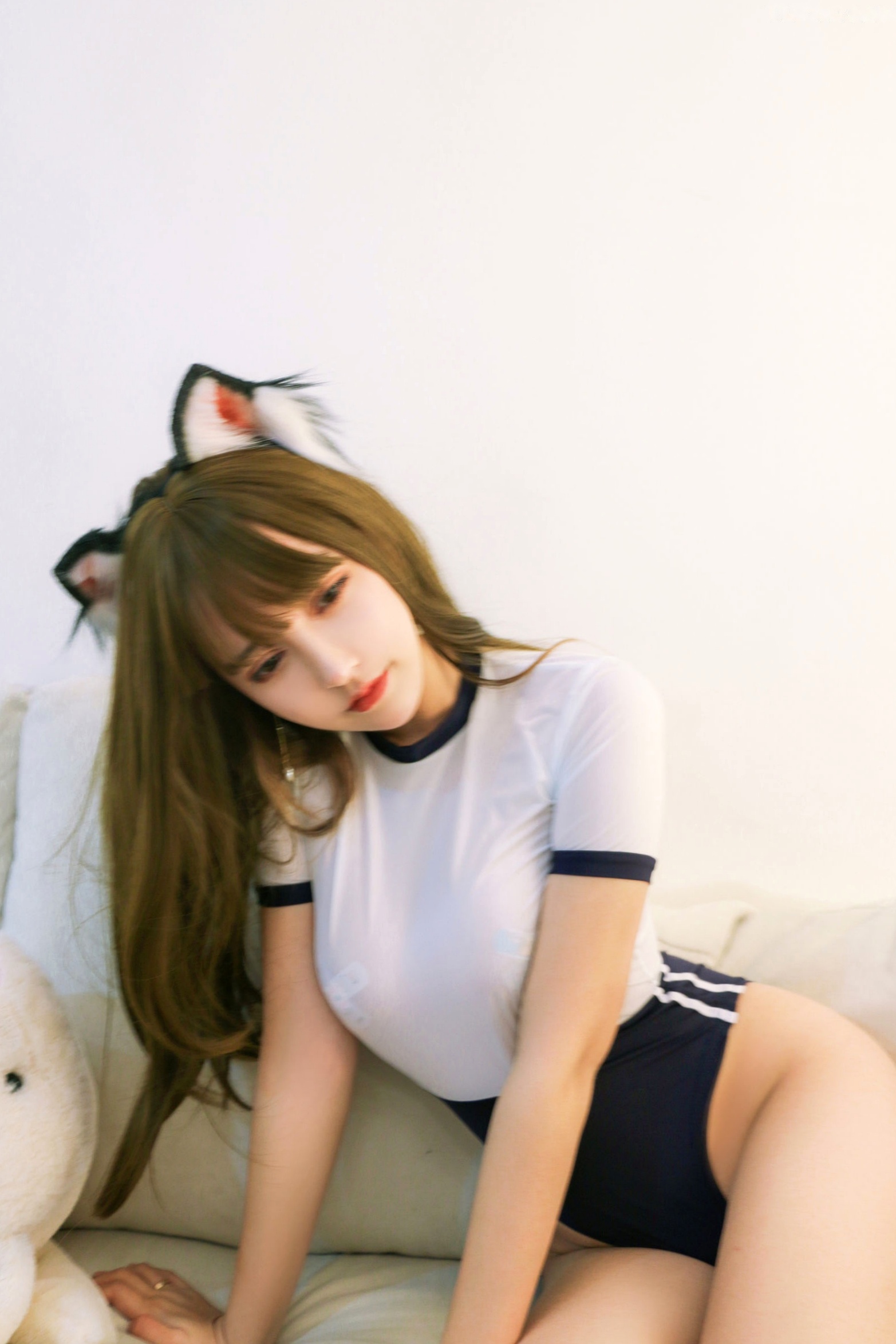 过期米线线喵-056-白嫩体操服猫耳少女cosplay,清纯可爱姿态尽显诱惑魅力