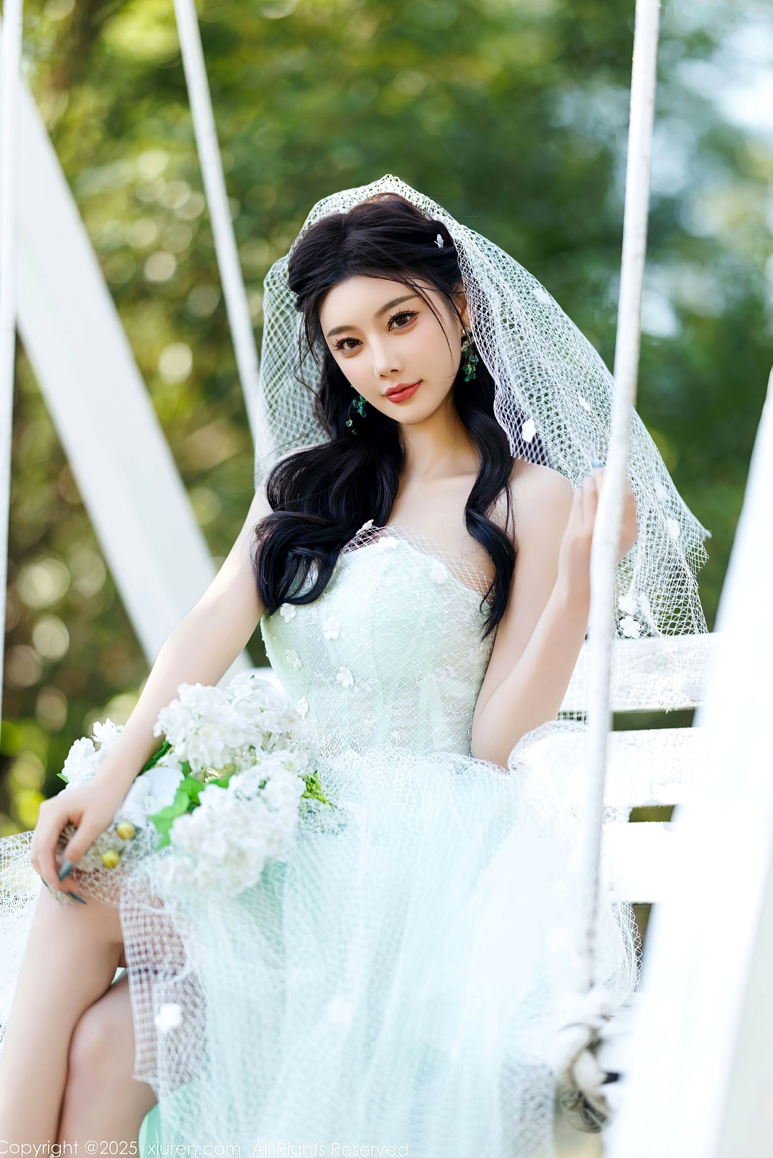 秀人网杨晨晨Yome唯美婚纱透视写真,白色蕾丝内衣诱惑,户外与室内私房大尺度摄影