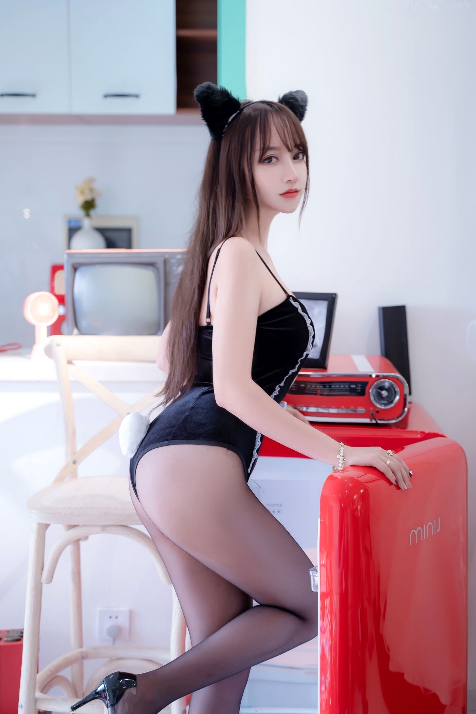 过期米线线喵-065-猫女郎,黑色镂空连体衣私房写真,丝袜美腿演绎极致诱惑身材