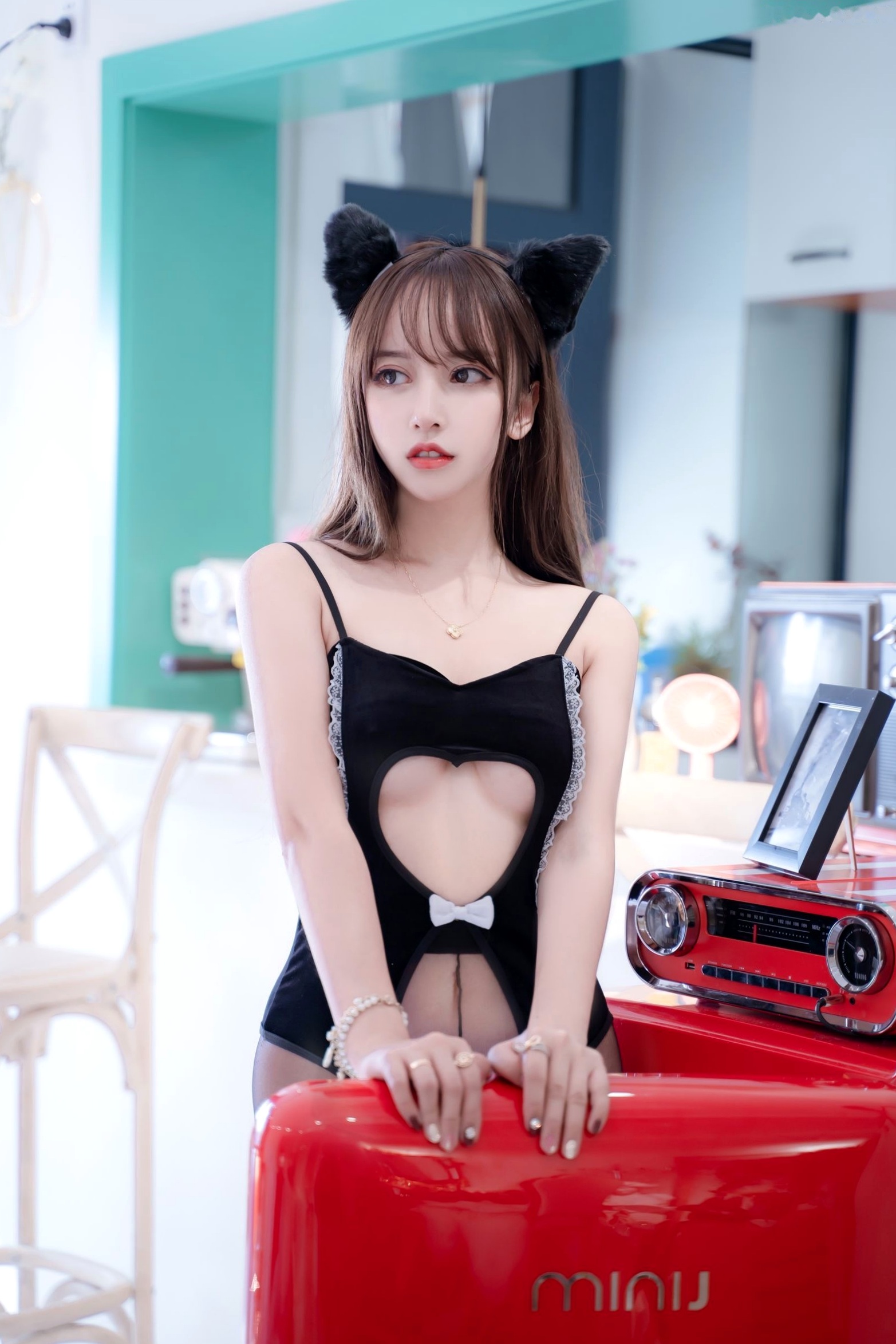 过期米线线喵-065-猫女郎,黑色镂空连体衣私房写真,丝袜美腿演绎极致诱惑身材