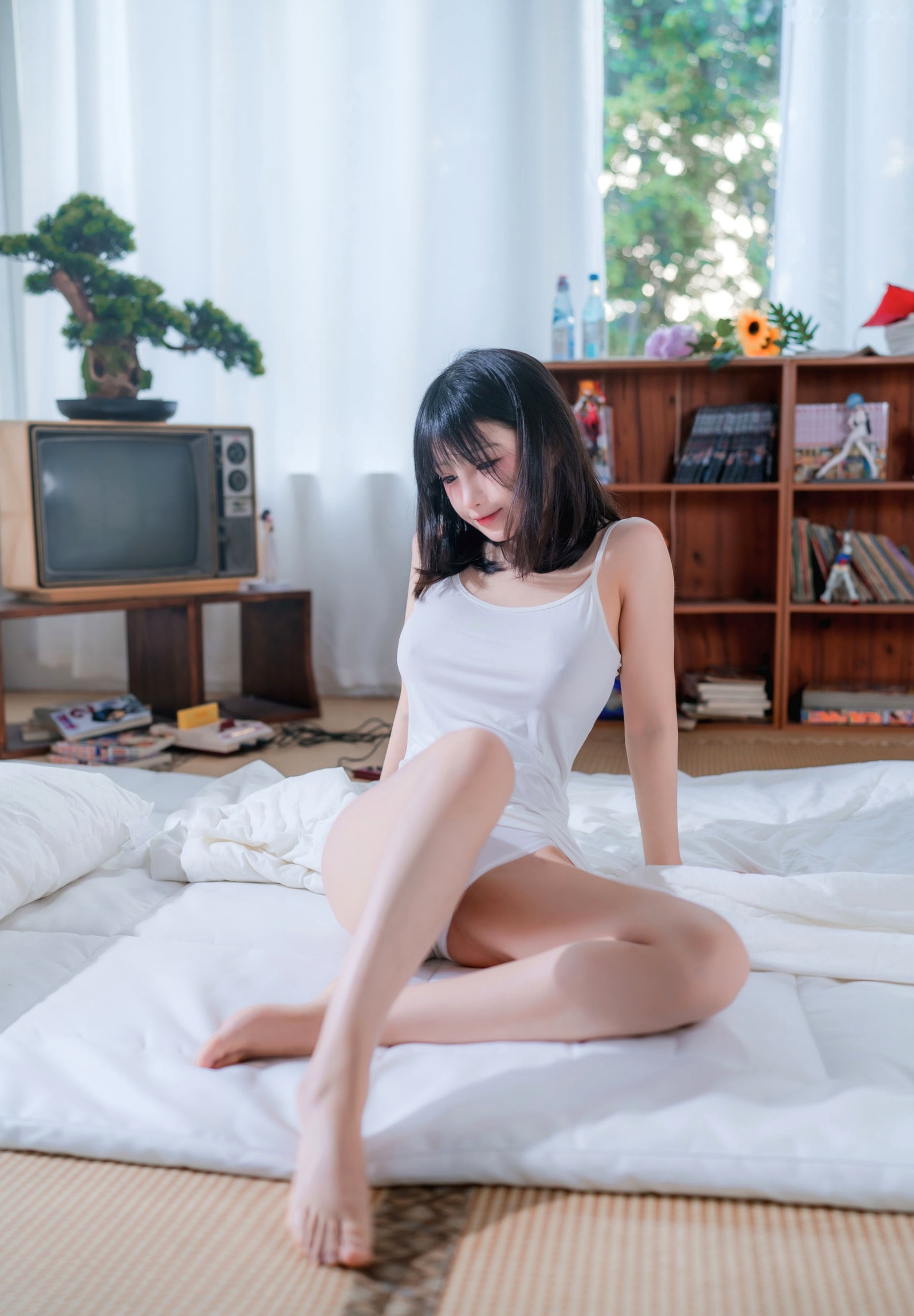 桜井宁宁-047-吊带女孩私房自拍,室内居家纯欲风,唯美白色内衣写真,极致诱惑身材