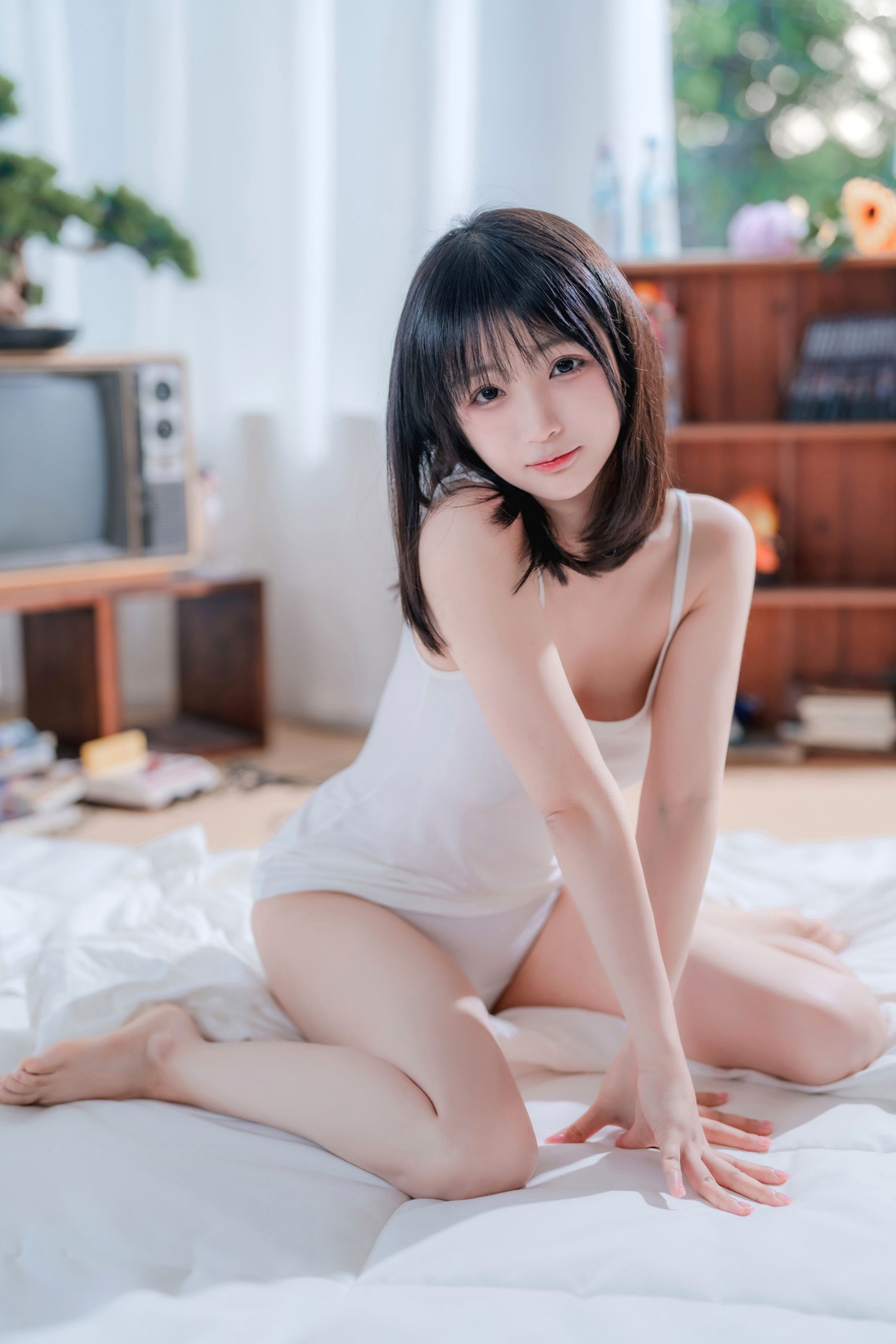 桜井宁宁-047-吊带女孩私房自拍,室内居家纯欲风,唯美白色内衣写真,极致诱惑身材