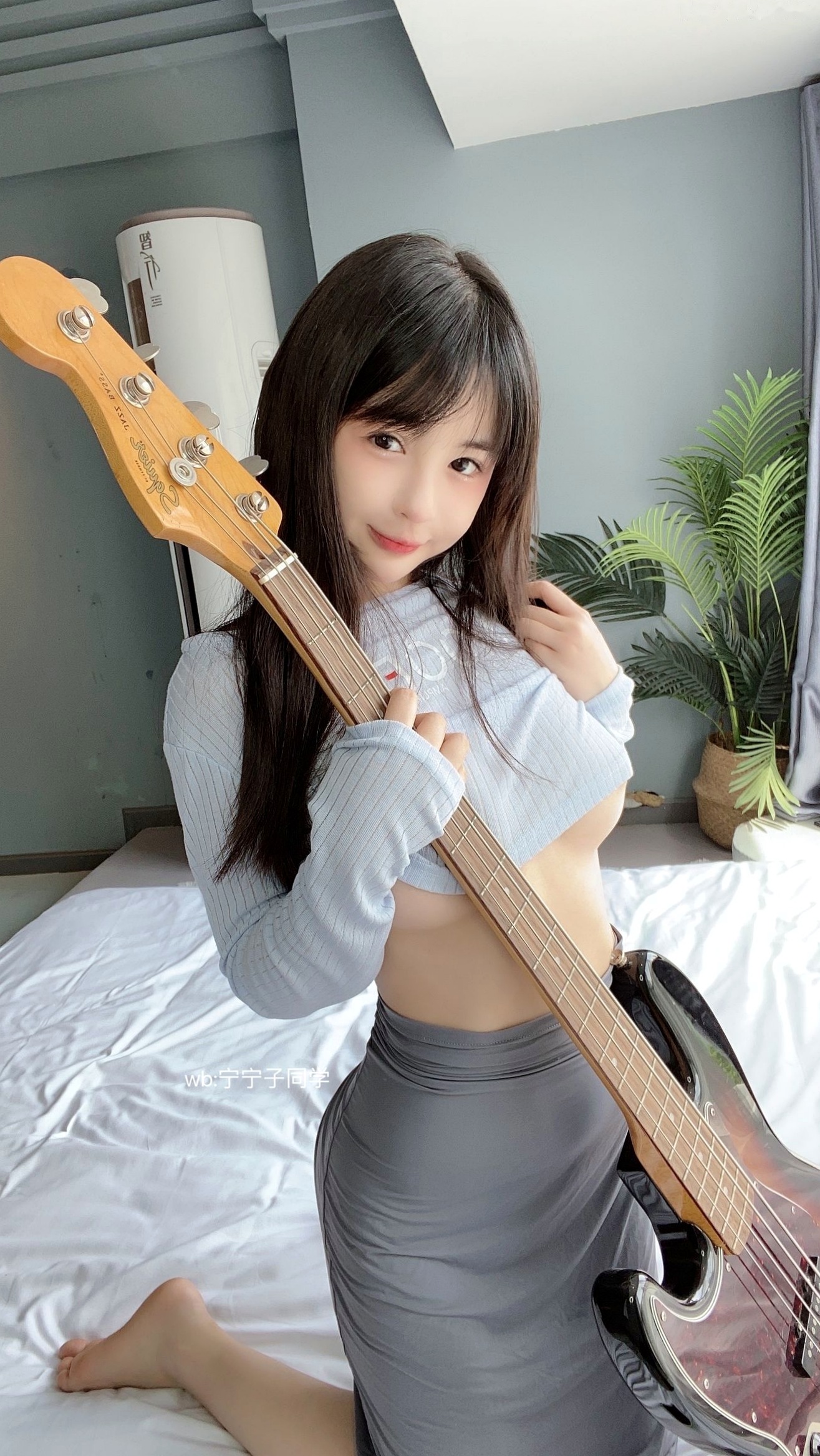桜井宁宁-032-吉他妹妹:清纯私房吉他少女,蓝色紧身露脐装居家温柔写真