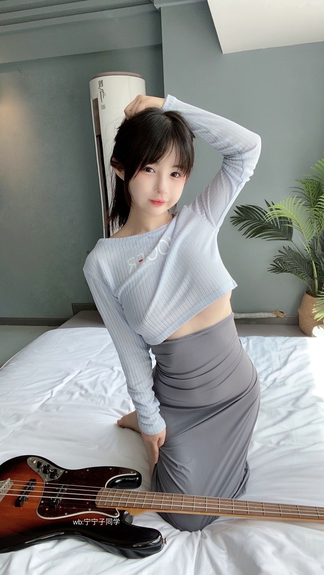 桜井宁宁-032-吉他妹妹:清纯私房吉他少女,蓝色紧身露脐装居家温柔写真