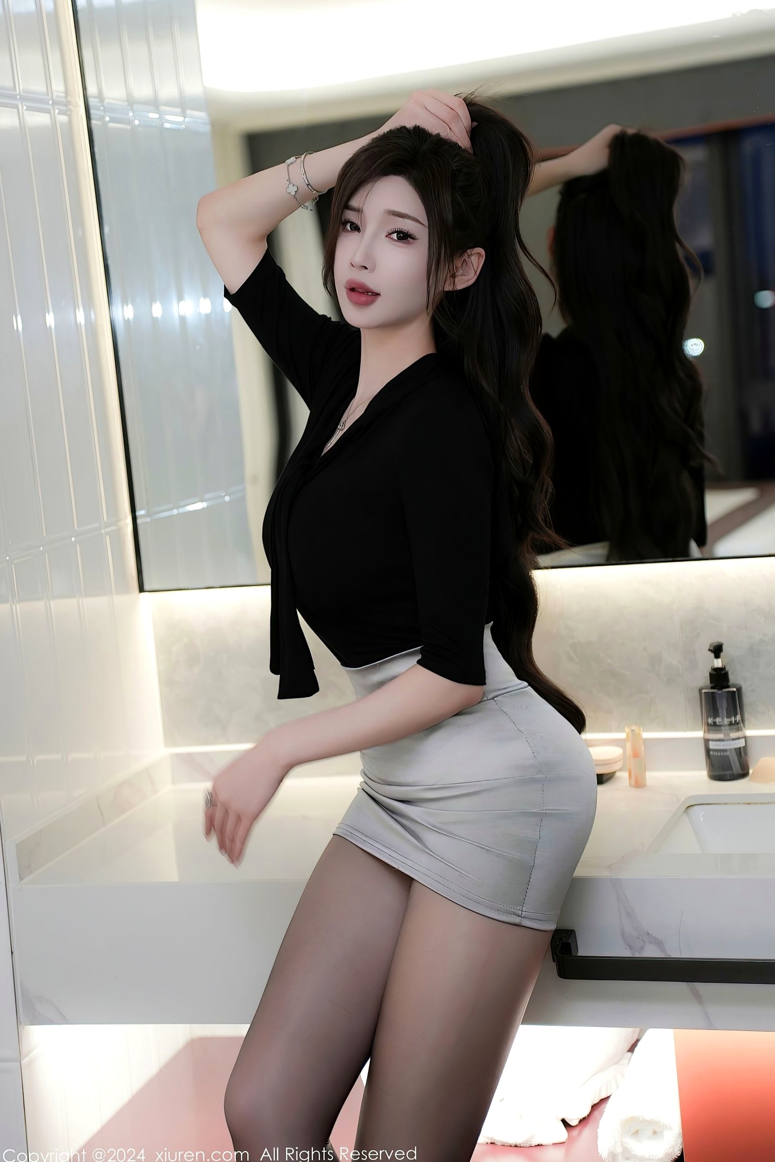 XiuRen秀人网-9367-Carol周妍希:浴室黑丝私房大尺度,极致熟女魅惑,展现迷人曲线与绝美长腿