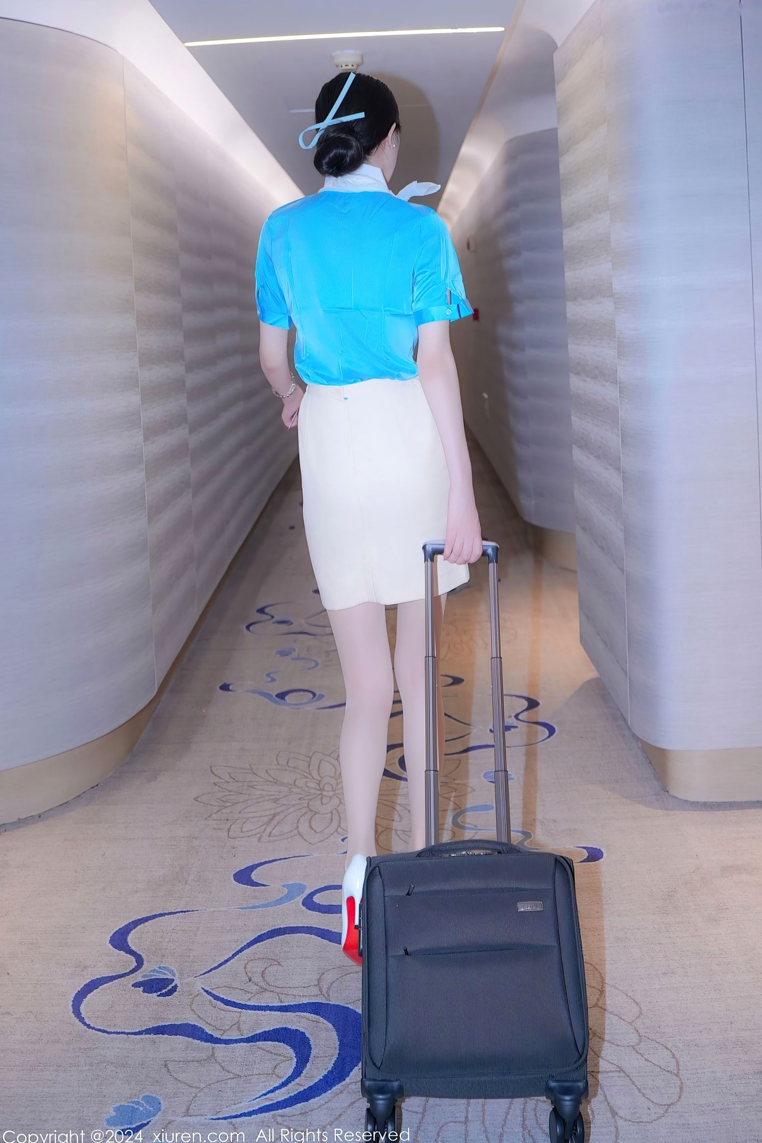 秀人网9269-Erikaki:天蓝色空姐制服诱惑,室内私房绝美长腿丝袜写真