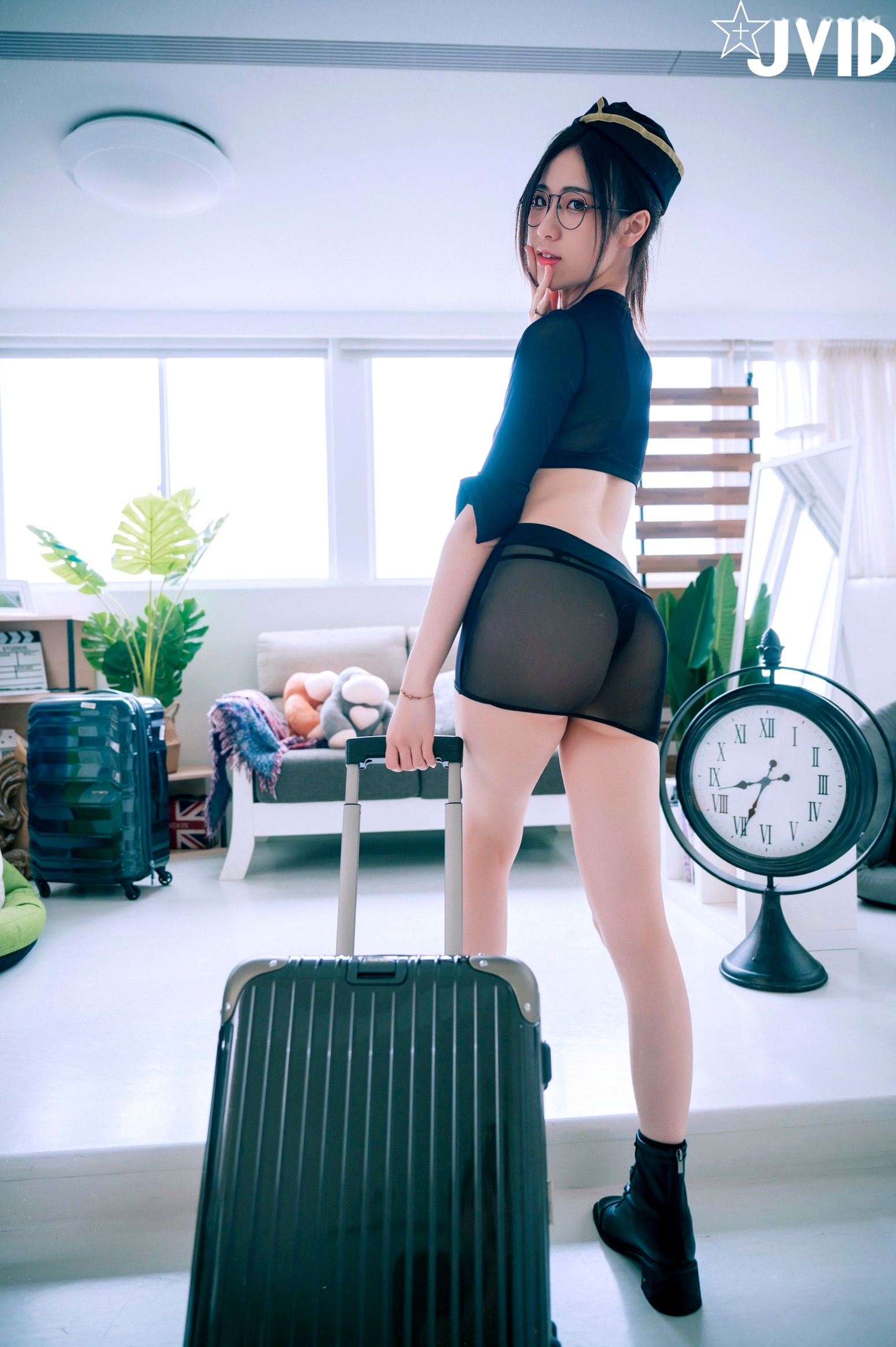 JVID-阿黎-前往高潮的旅客:黑框眼镜空姐制服诱惑,极致透视大尺度私房写真