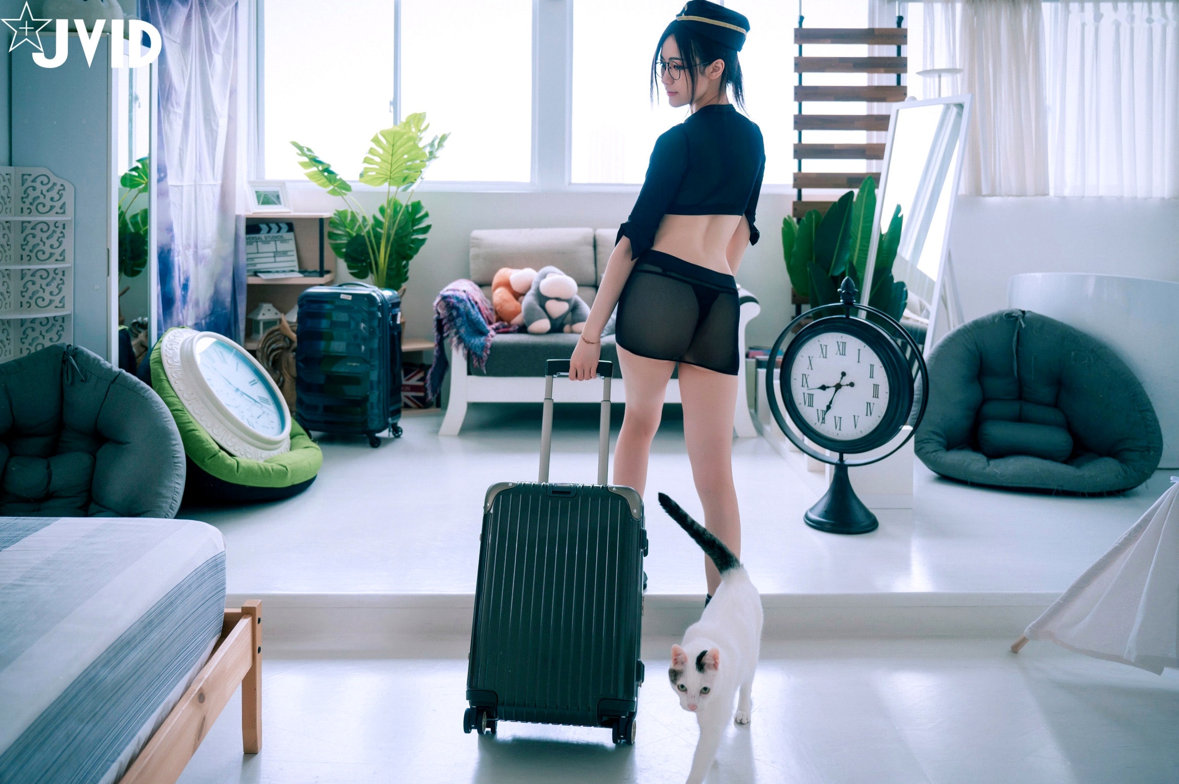 JVID-阿黎-前往高潮的旅客:黑框眼镜空姐制服诱惑,极致透视大尺度私房写真