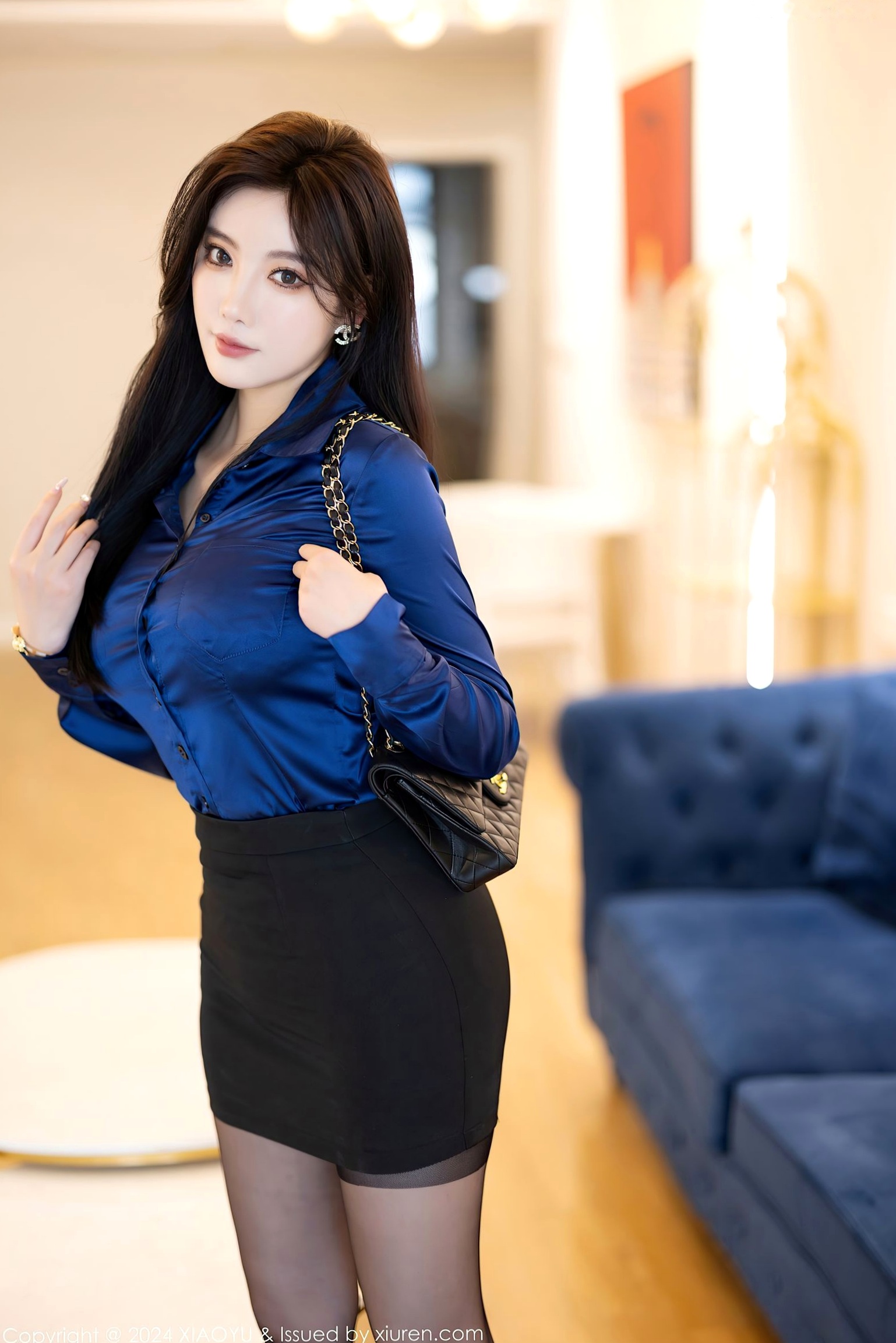 XiaoYu语画界杨晨晨Yome私房写真:哈尔滨旅拍极致OL诱惑,蓝色蕾丝内衣搭配黑丝美腿,完美演绎职场御姐曼妙身姿,视觉大尺度盛宴