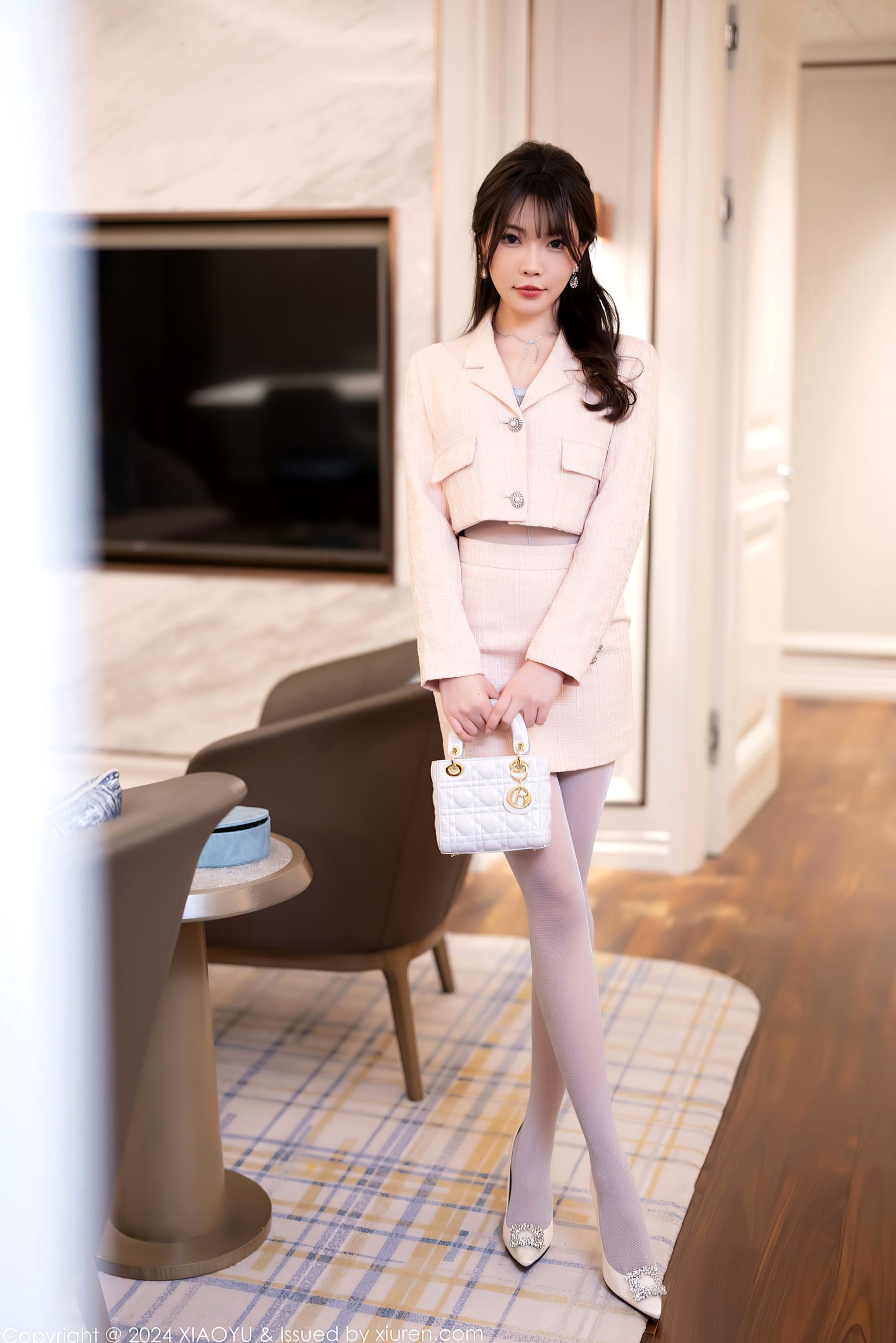 XiaoYu语画界-1236-徐莉芝:极品私房灰丝写真,浅粉透视极致诱惑,尽显曼妙身姿,高清大尺度视觉盛宴