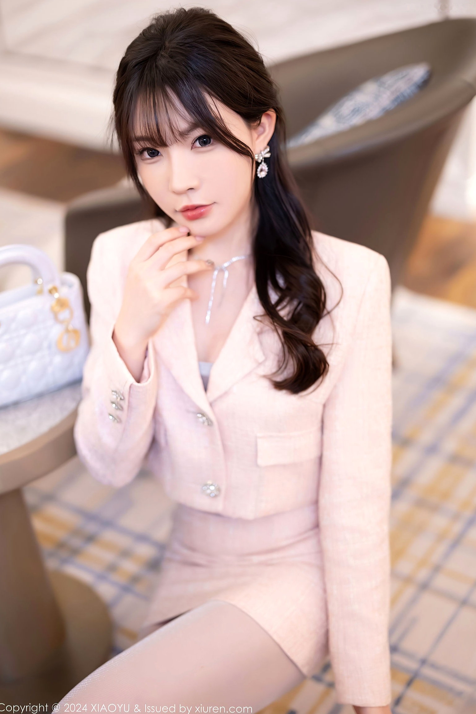 XiaoYu语画界-1236-徐莉芝:极品私房灰丝写真,浅粉透视极致诱惑,尽显曼妙身姿,高清大尺度视觉盛宴