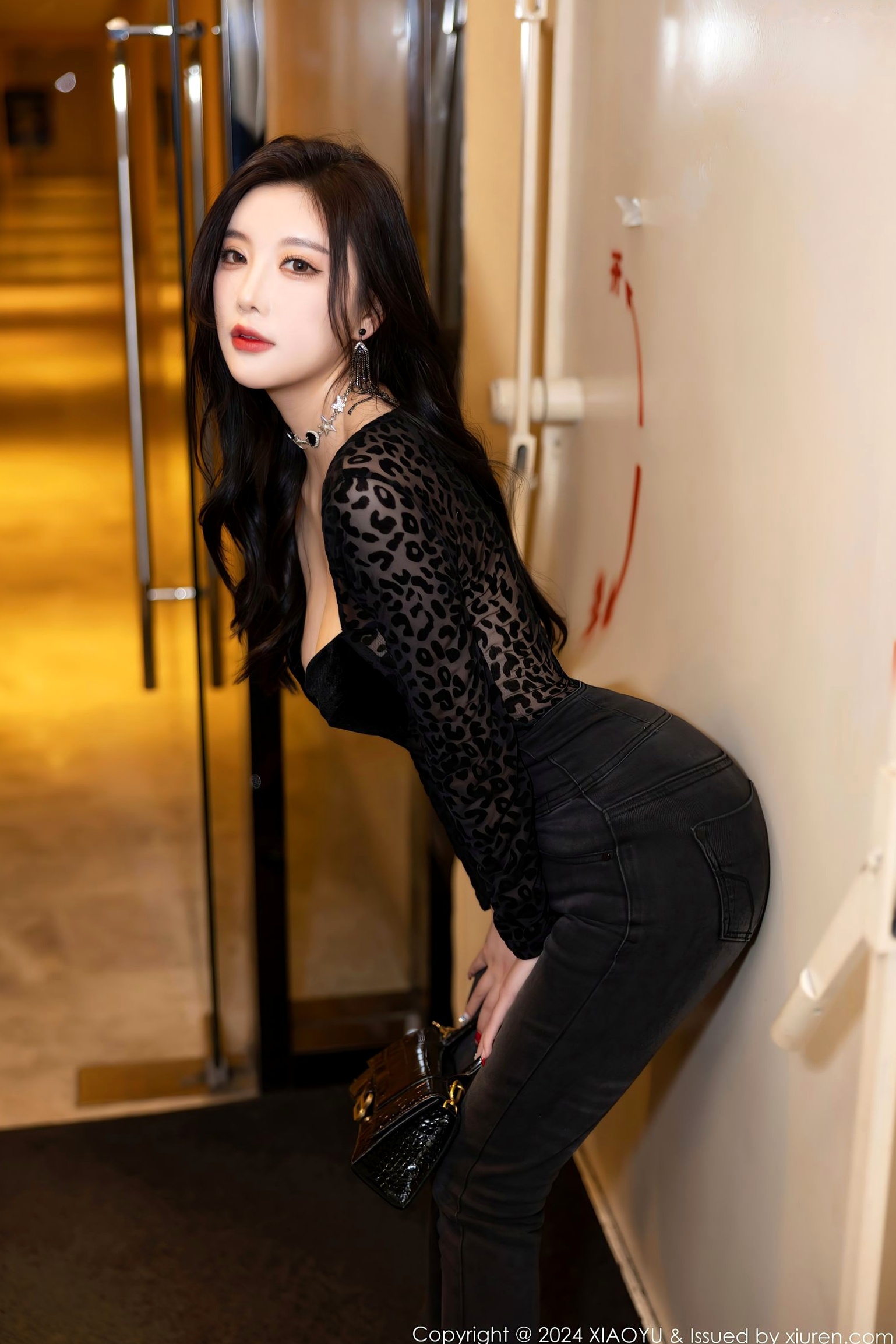 XiaoYu语画界-杨晨晨Yome-黑色豹纹透视连体衣-室内家居与车库野性私房大尺度写真-2024.03.08