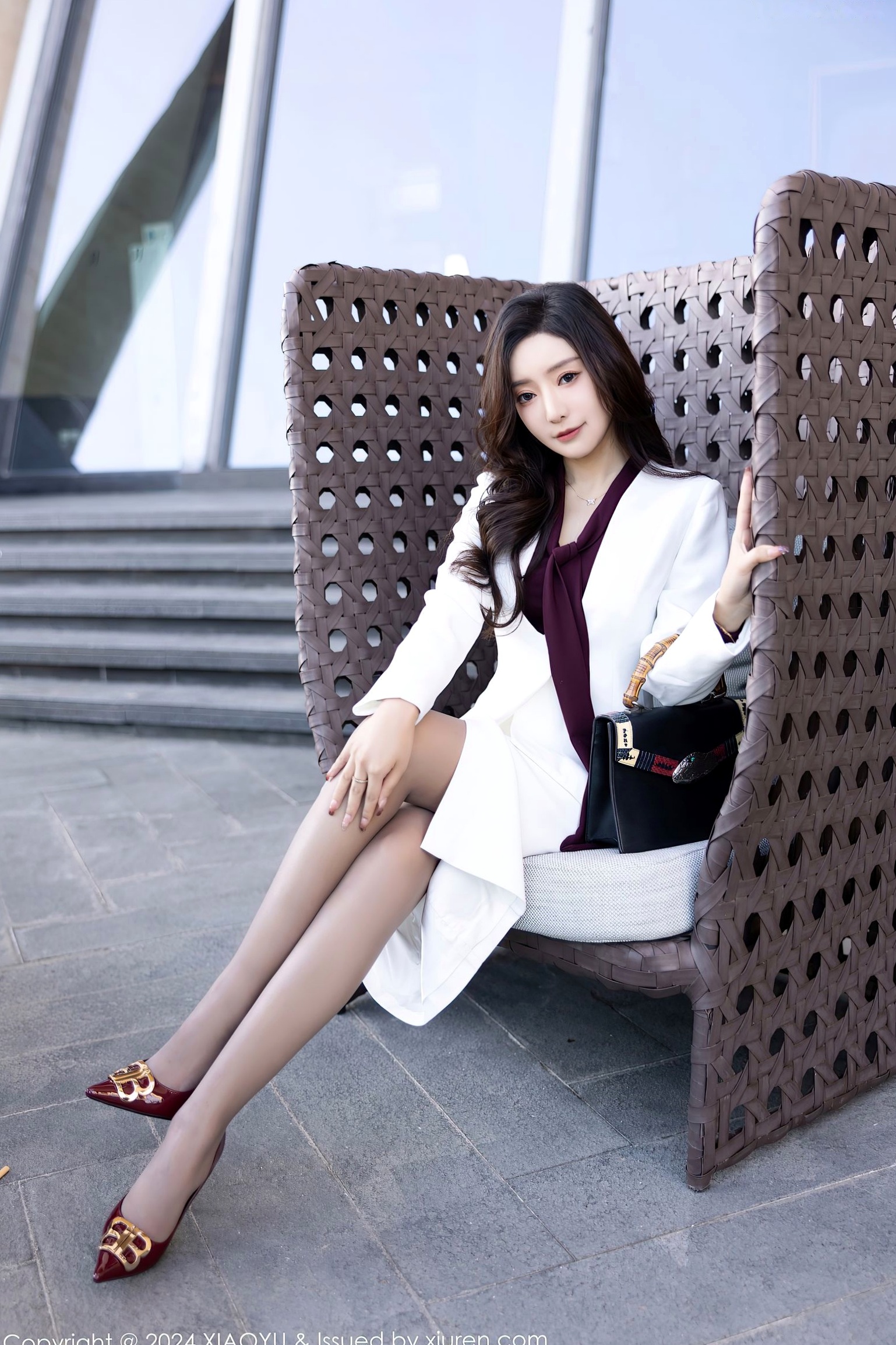 XiaoYu语画界-1183-王馨瑶yanni-海南旅拍-白色职业裙装灰蕾丝内衣-制服诱惑丝袜长腿-2024.01.11-无圣光大尺度