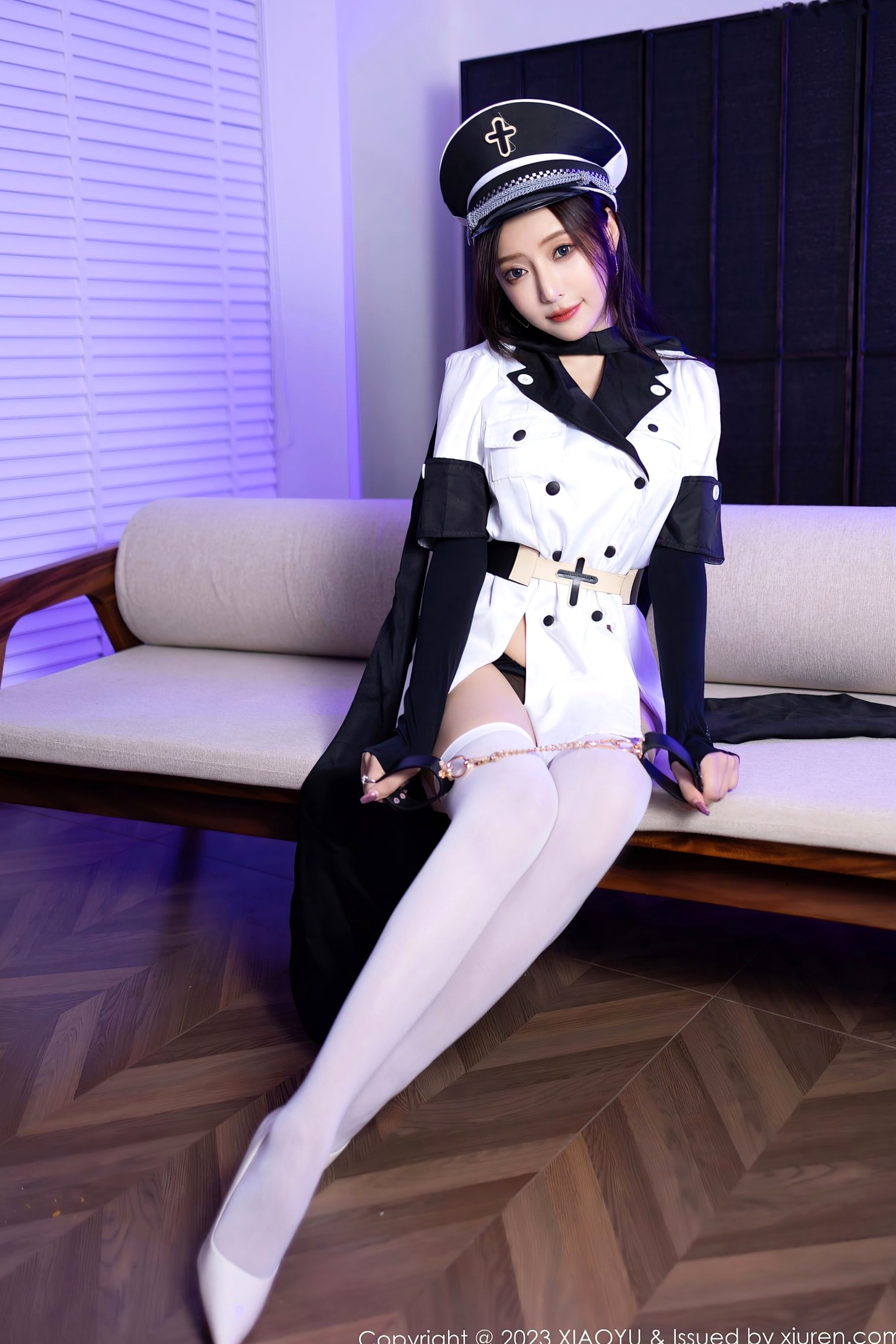 XiaoYu语画界1103期:王馨瑶yanni制服诱惑系列,军装制服配黑色内衣与手铐互动,尽显冷艳御姐的大尺度角色扮演私房写真