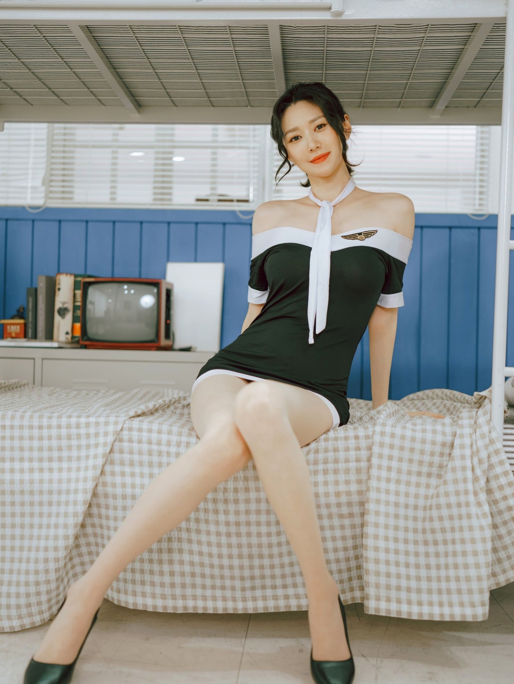 韩国美女娜拉空姐制服诱惑,极致美腿尽显职业私房魅力-Bimilstory Vol.05