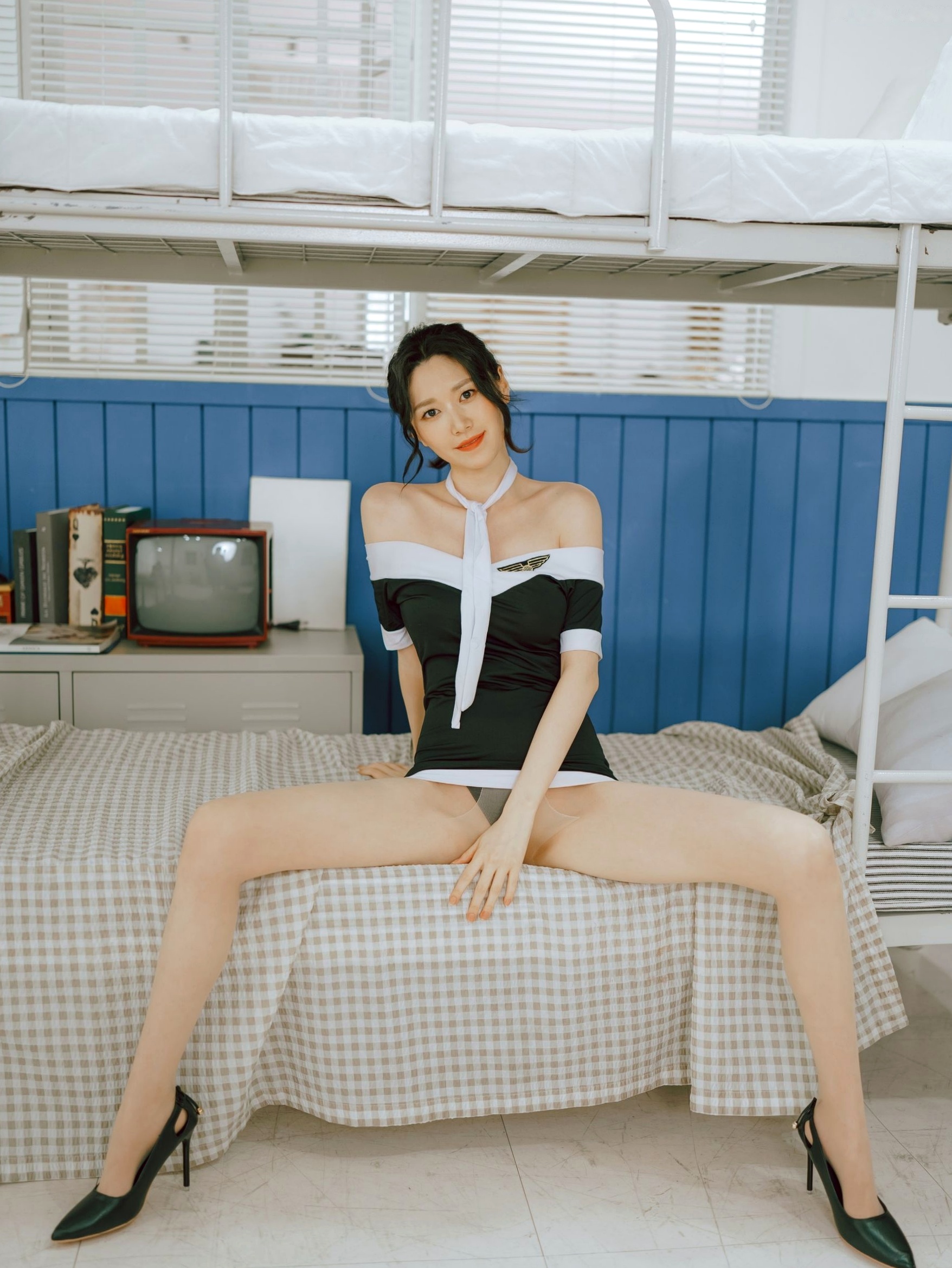 韩国美女娜拉空姐制服诱惑,极致美腿尽显职业私房魅力-Bimilstory Vol.05