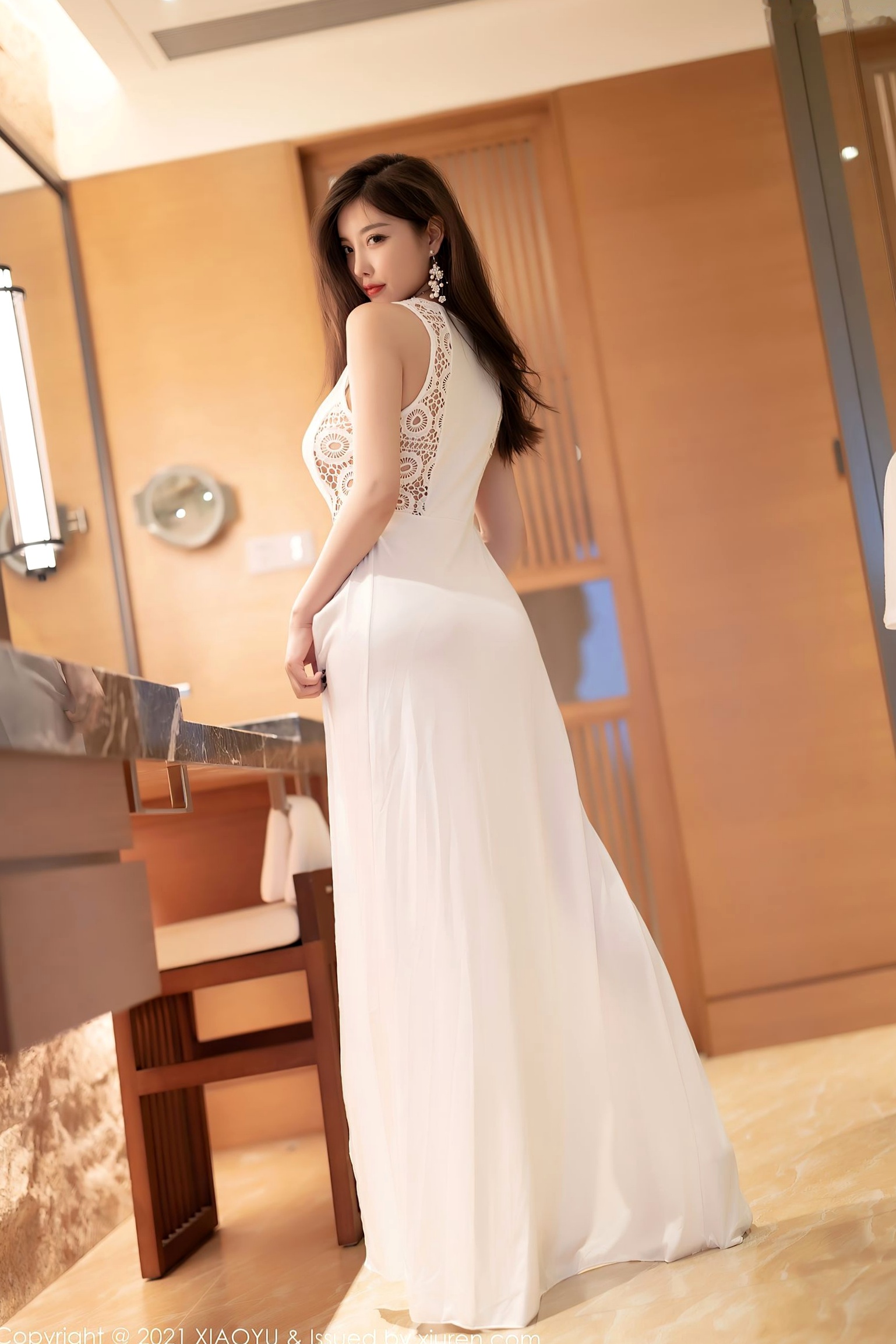 杨晨晨Sugar-XiaoYu语画界:私房浴室白色蕾丝与肉丝诱惑,湿身唯美写真,大尺度视觉盛宴