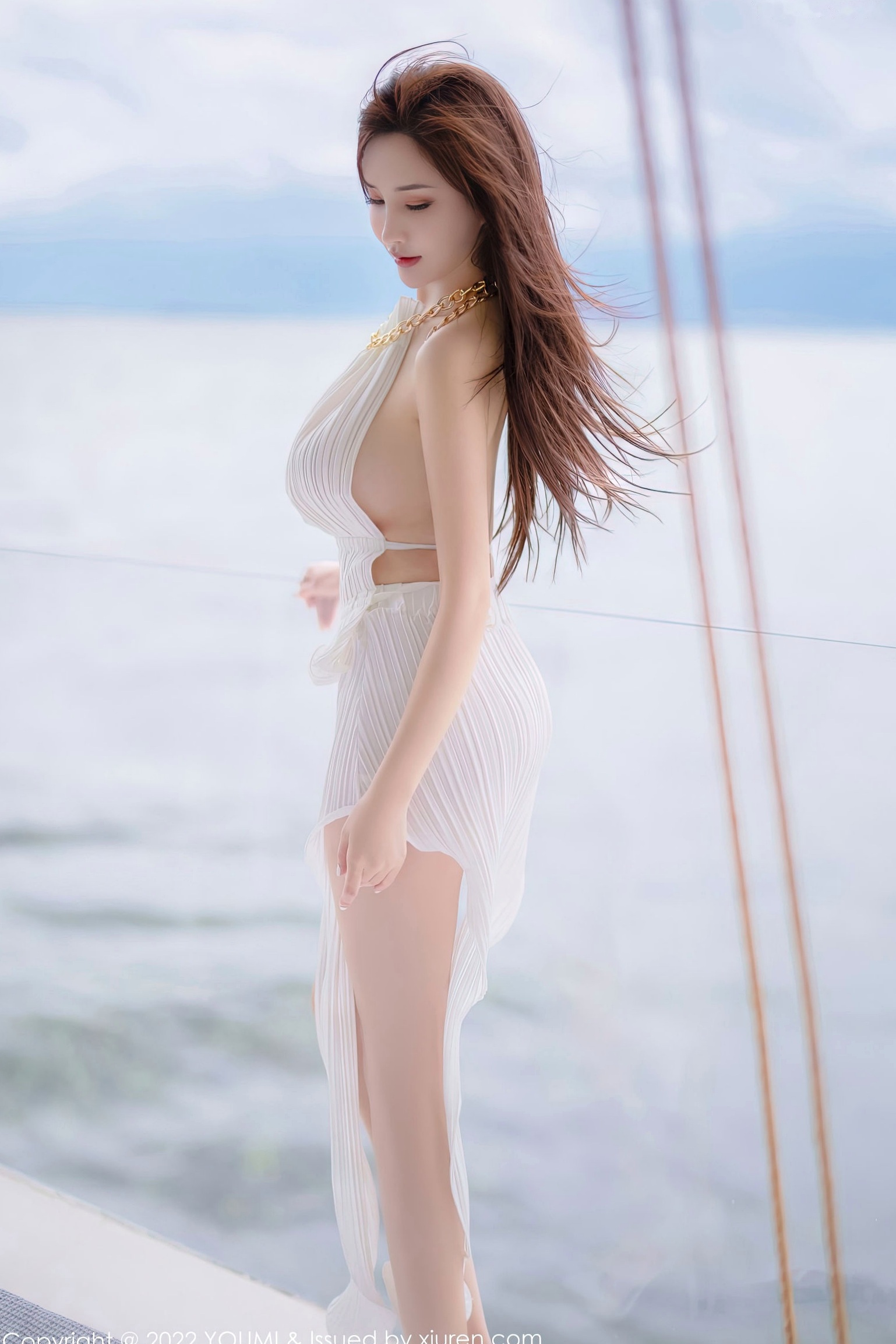 YouMi尤蜜荟-853-奶瓶土肥圆-大理旅拍白色百褶裙:纯欲风写真展现极致诱惑与迷人曲线