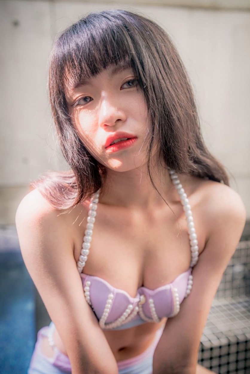 台湾清纯萝莉私房街拍写真套图,大胆演绎都市胶片质感与纯美诱惑,54P高清无圣光视频精选