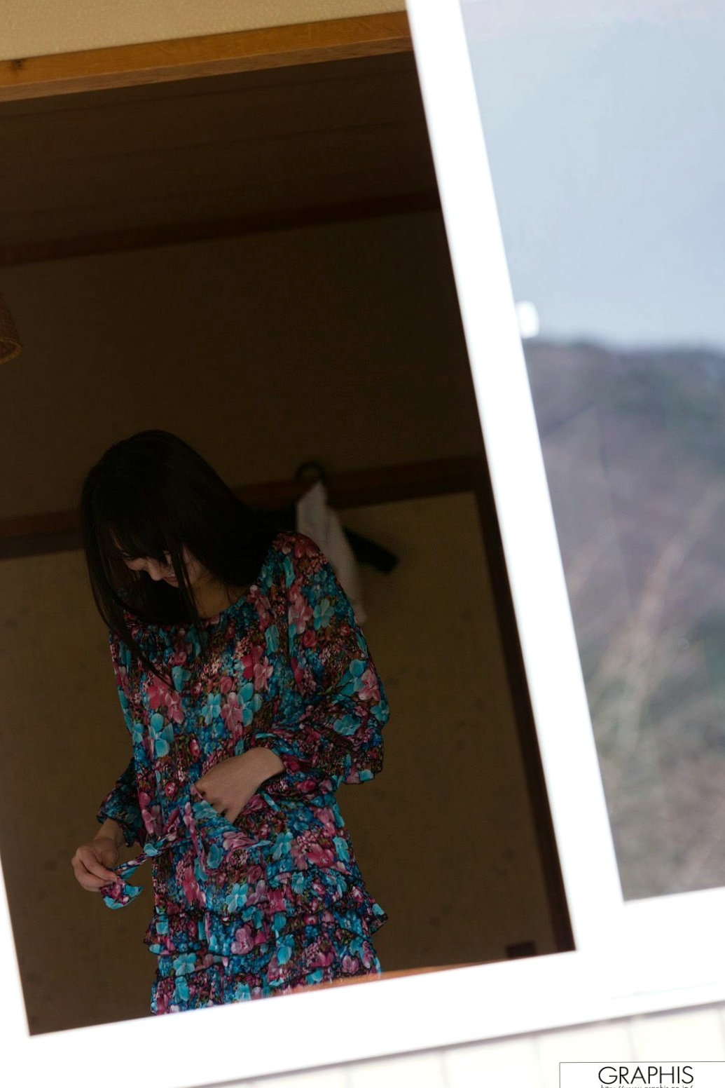 Graphis写真:香西咲《Footloose》户外清新街拍精选集,唯美碎花裙,尽显日系女神温柔魅力