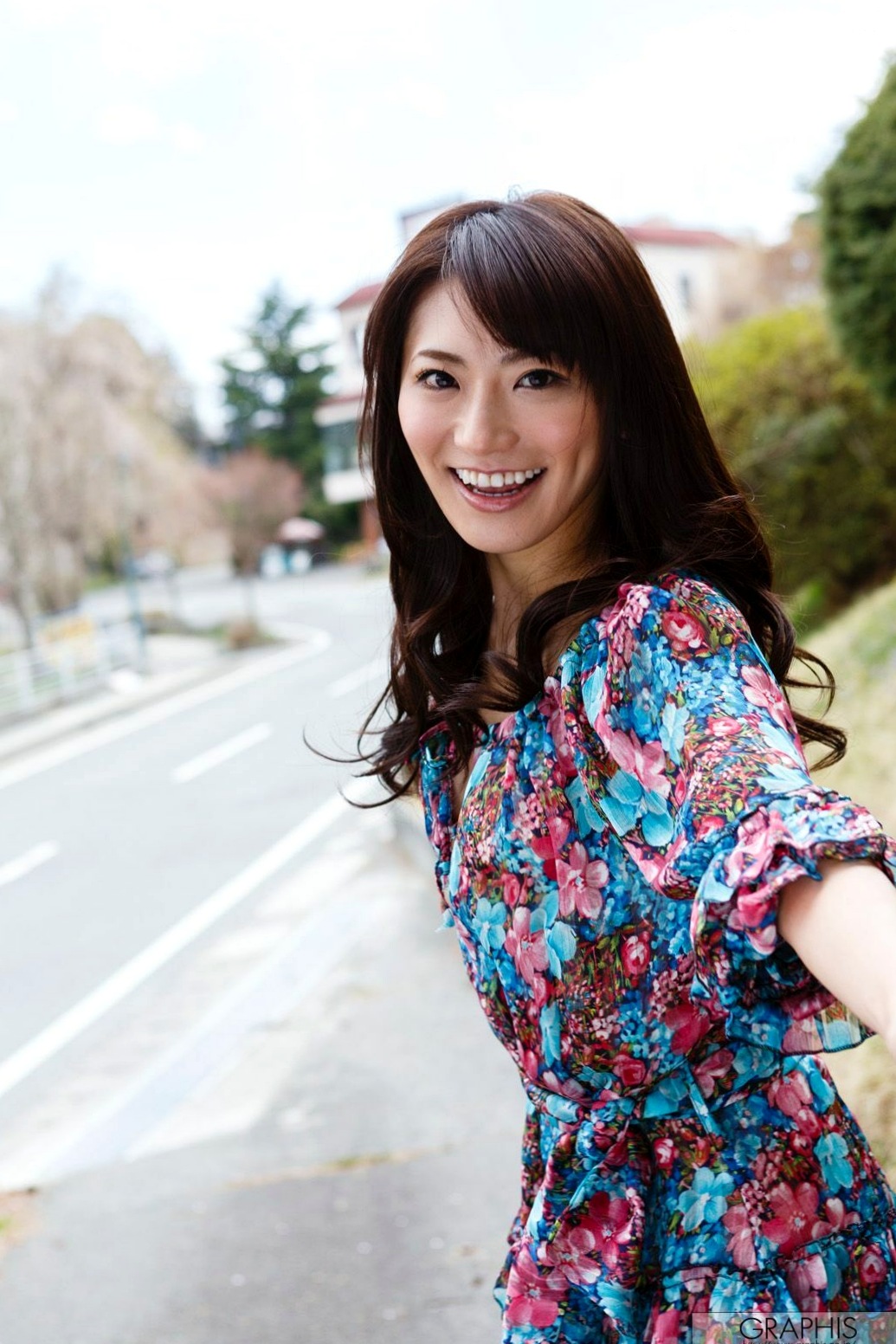 Graphis写真:香西咲《Footloose》户外清新街拍精选集,唯美碎花裙,尽显日系女神温柔魅力