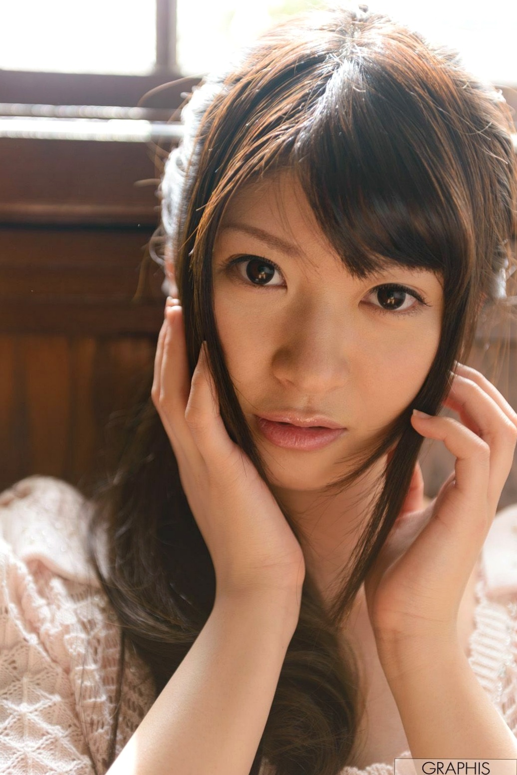 绪川里绪 Graphis写真集:私房内衣诱惑与御姐魅影,尽显曼妙身姿!